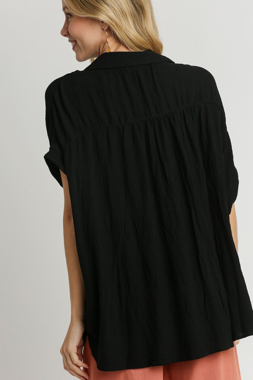 Umgee Strukturiertes Button-Down-Hemd in voller Größe, kurzärmlig, Übergröße Zweitbild