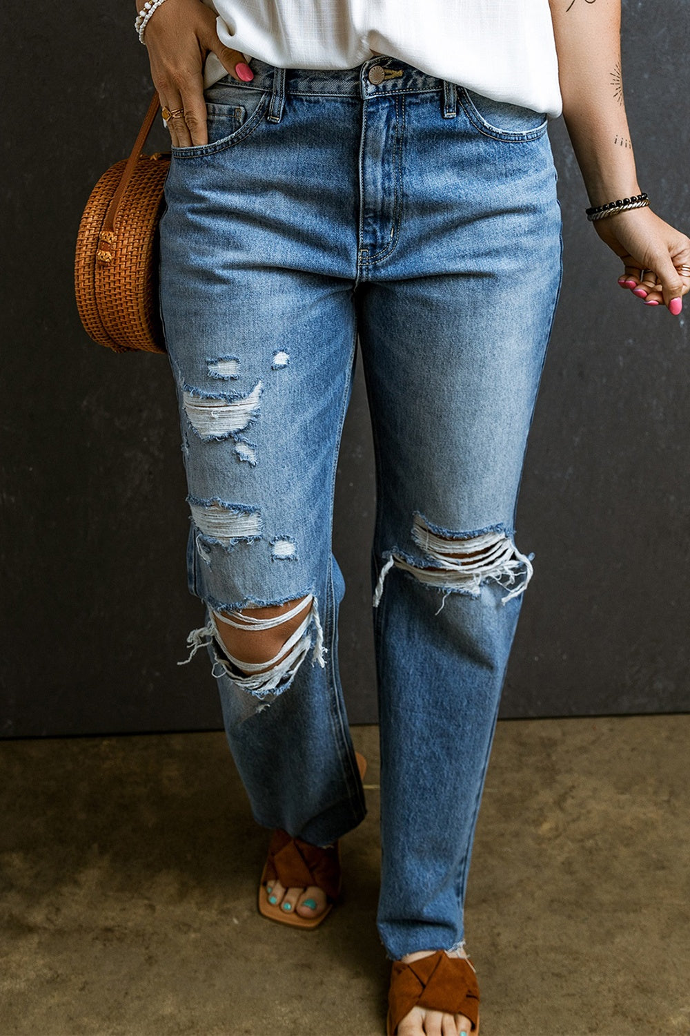 Distressed-Jeans mit offenem Saum und Taschen Zweitbild
