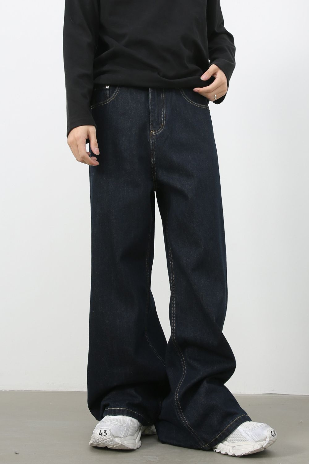 Men's Wide Leg Jeans with Pockets