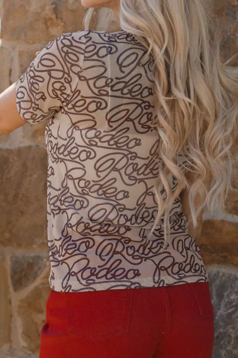 Bedrucktes, kurzärmliges T-Shirt aus Netzstoff mit Rundhalsausschnitt Zweitbild