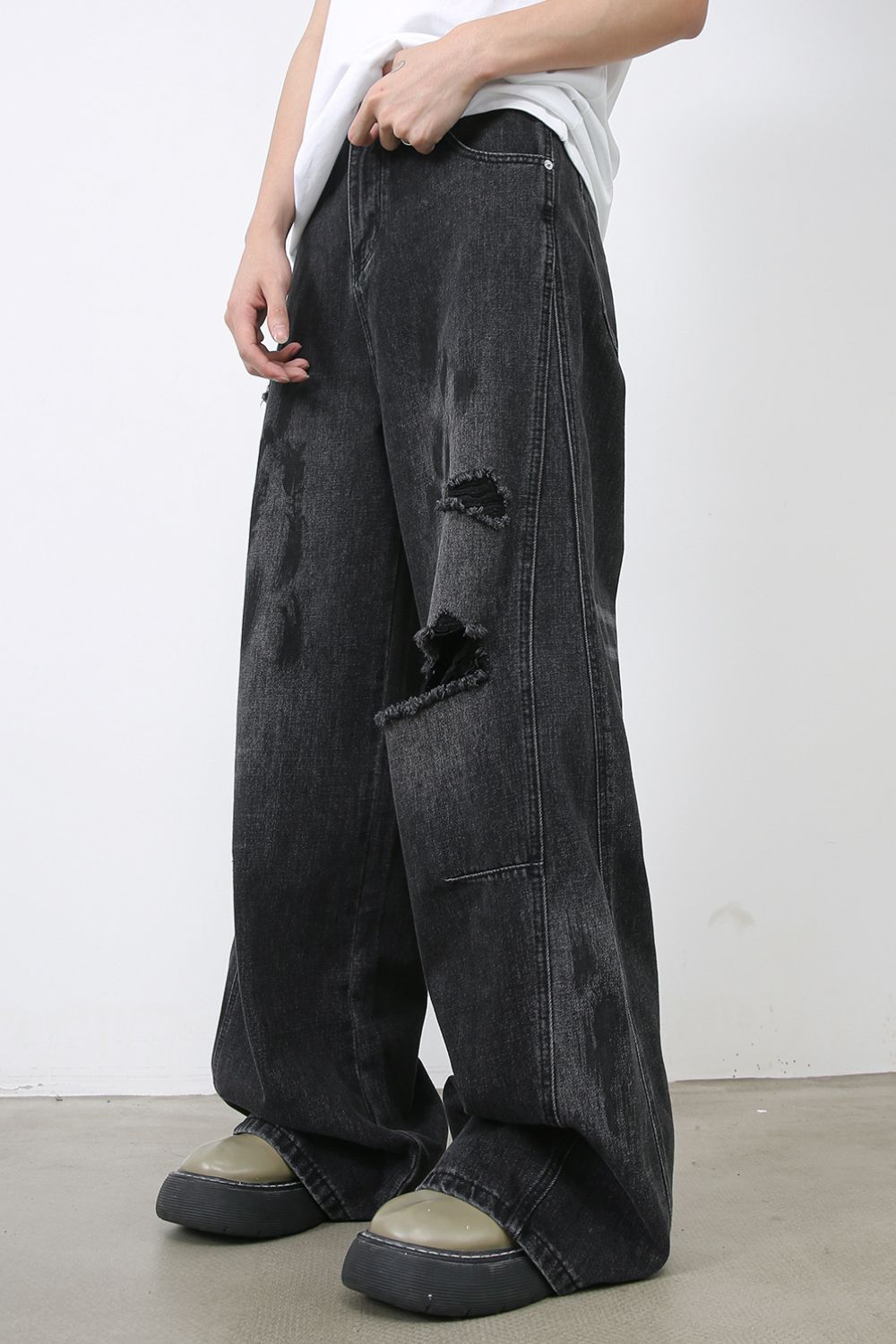 Men's Distressed Baggy Jeans