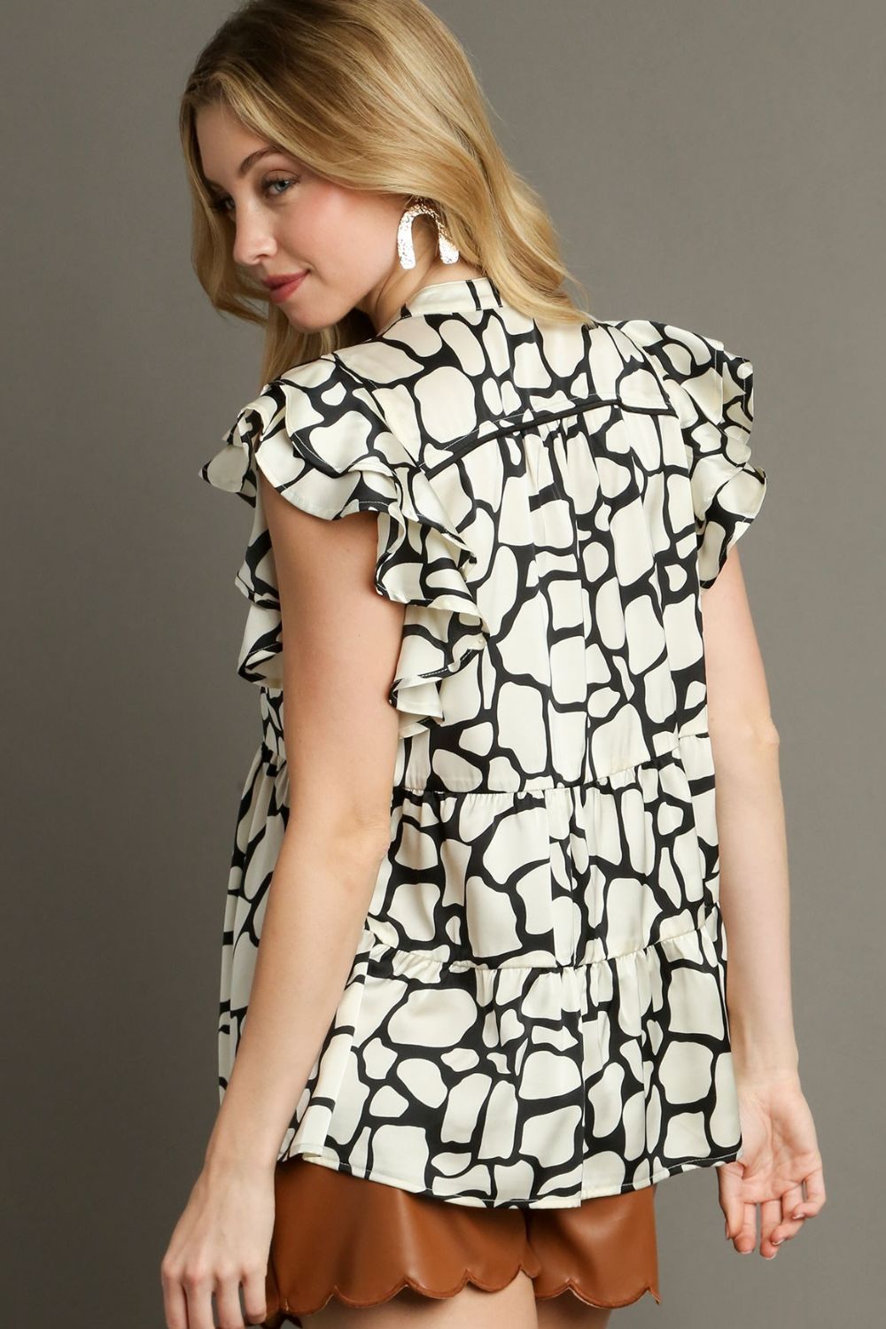 Umgee Bluse in voller Größe, zweifarbig, Tiermuster, gekerbt, Rüschen, Flügelärmel, Übergröße Zweitbild