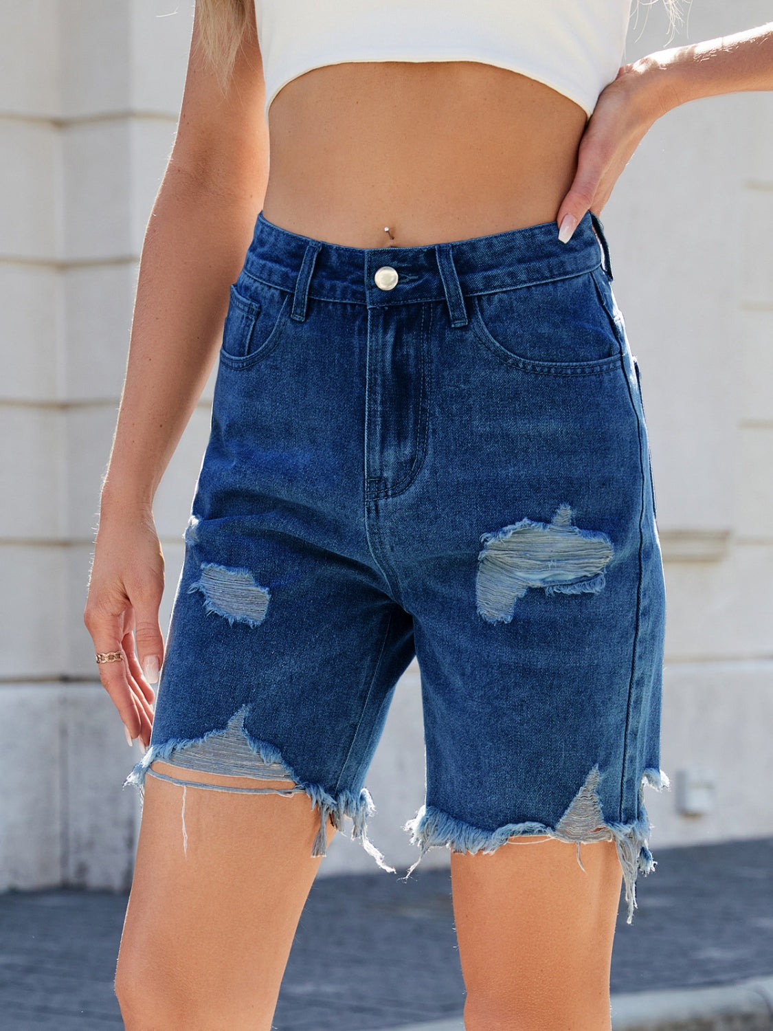 Distressed Raw Hem Denim Shorts - felvior