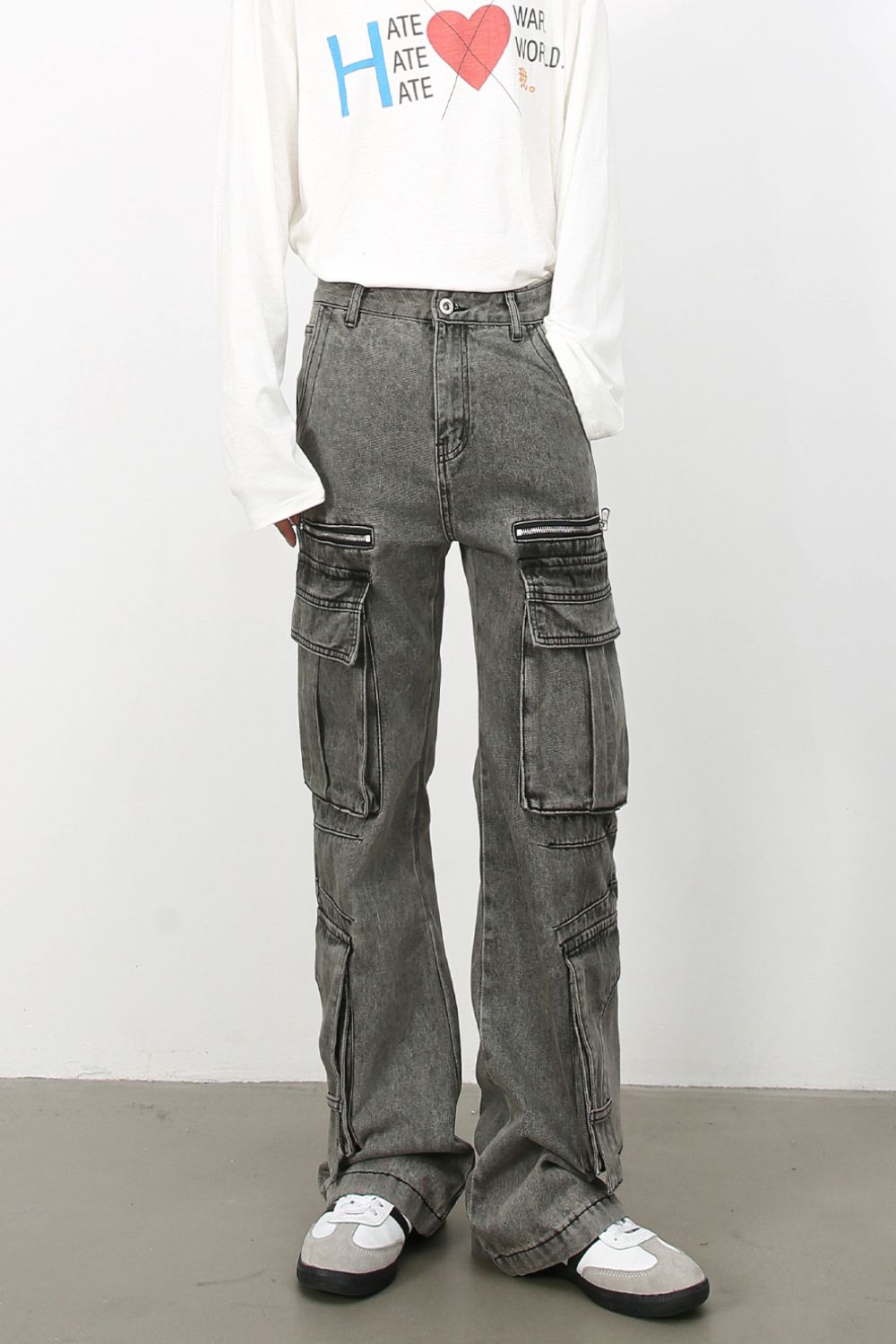 Men's Mid Rise Jeans with Cargo Pockets