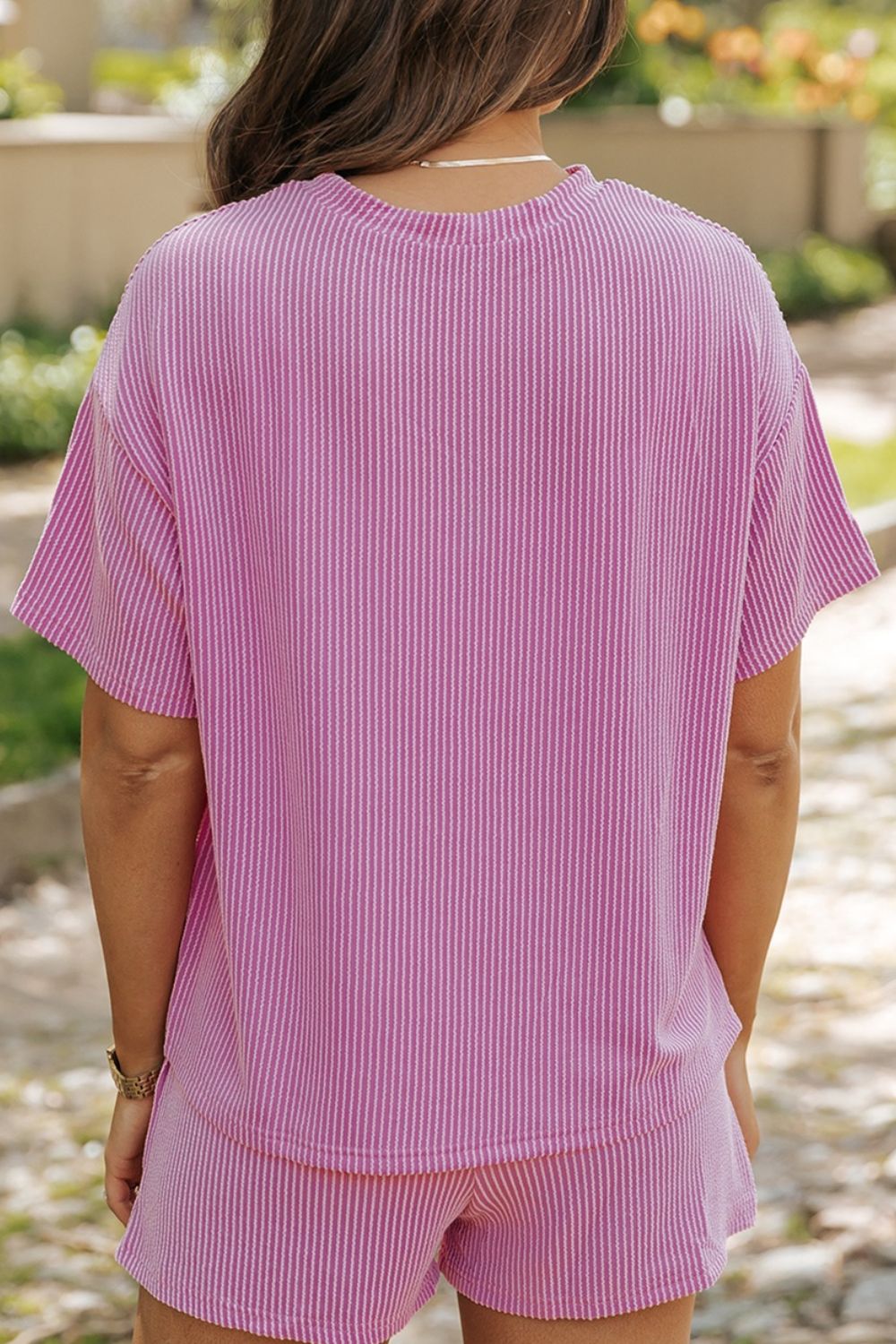 Set aus geripptem T-Shirt und Shorts mit Osterhasen-Pailletten Zweitbild