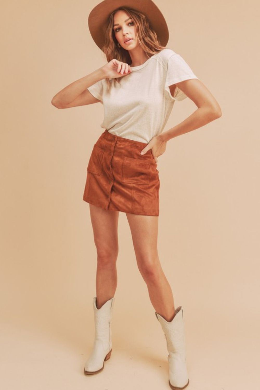 Aemi + Co – Kurzärmliges T-Shirt mit Rundhalsausschnitt und sichtbaren Nähten Zweitbild