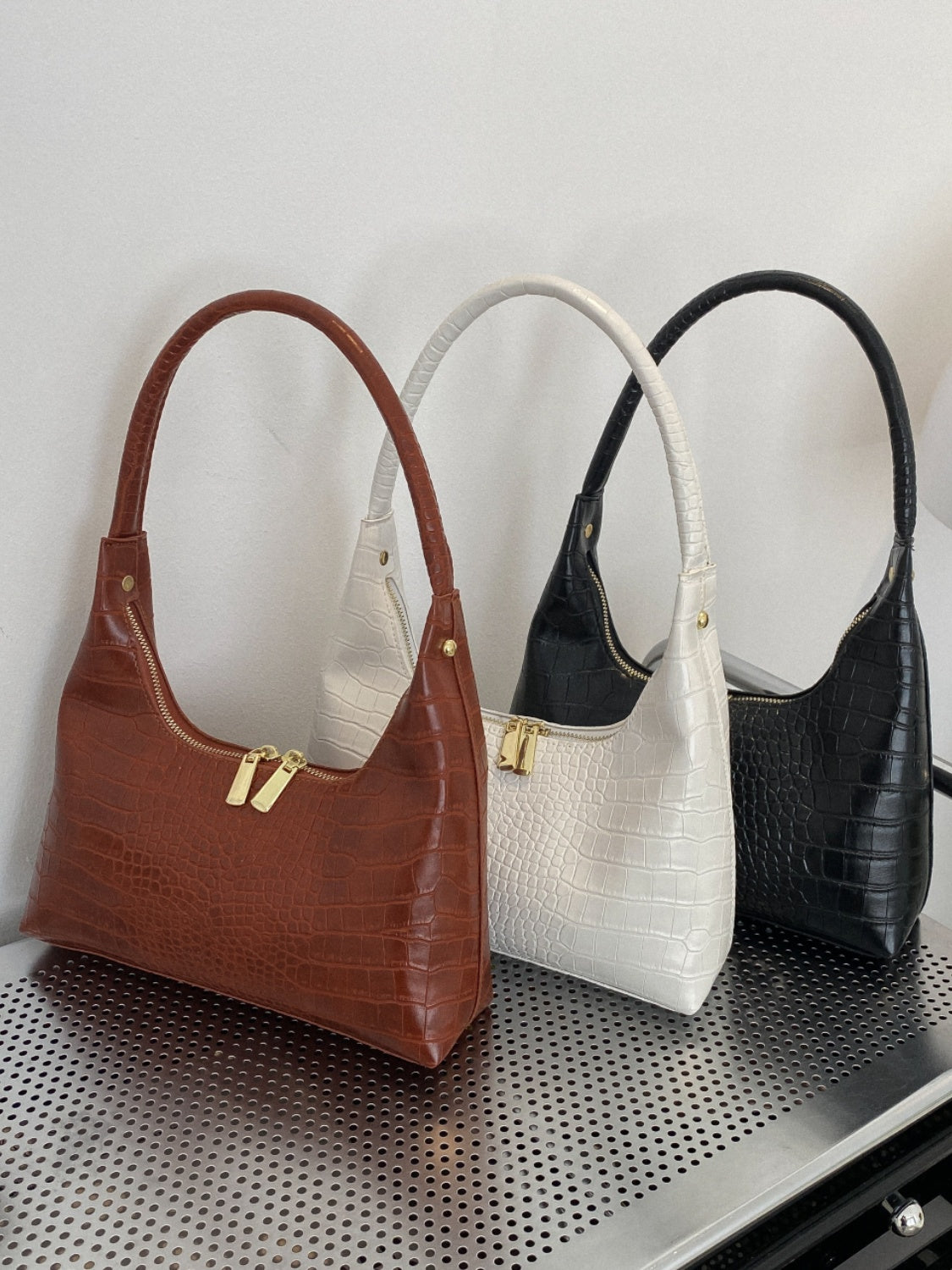 Crocodile Grain Shoulder Bag - felvior