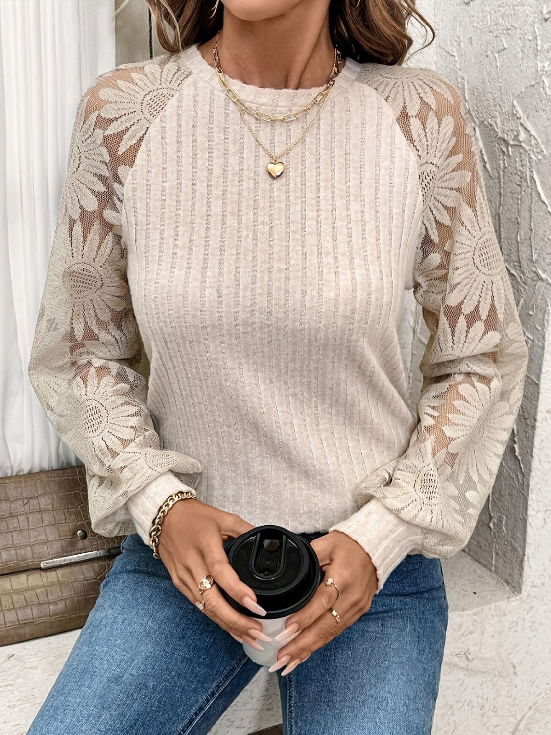 Round Neck Lace Patchwork Long Sleeve Top Image principale du produit