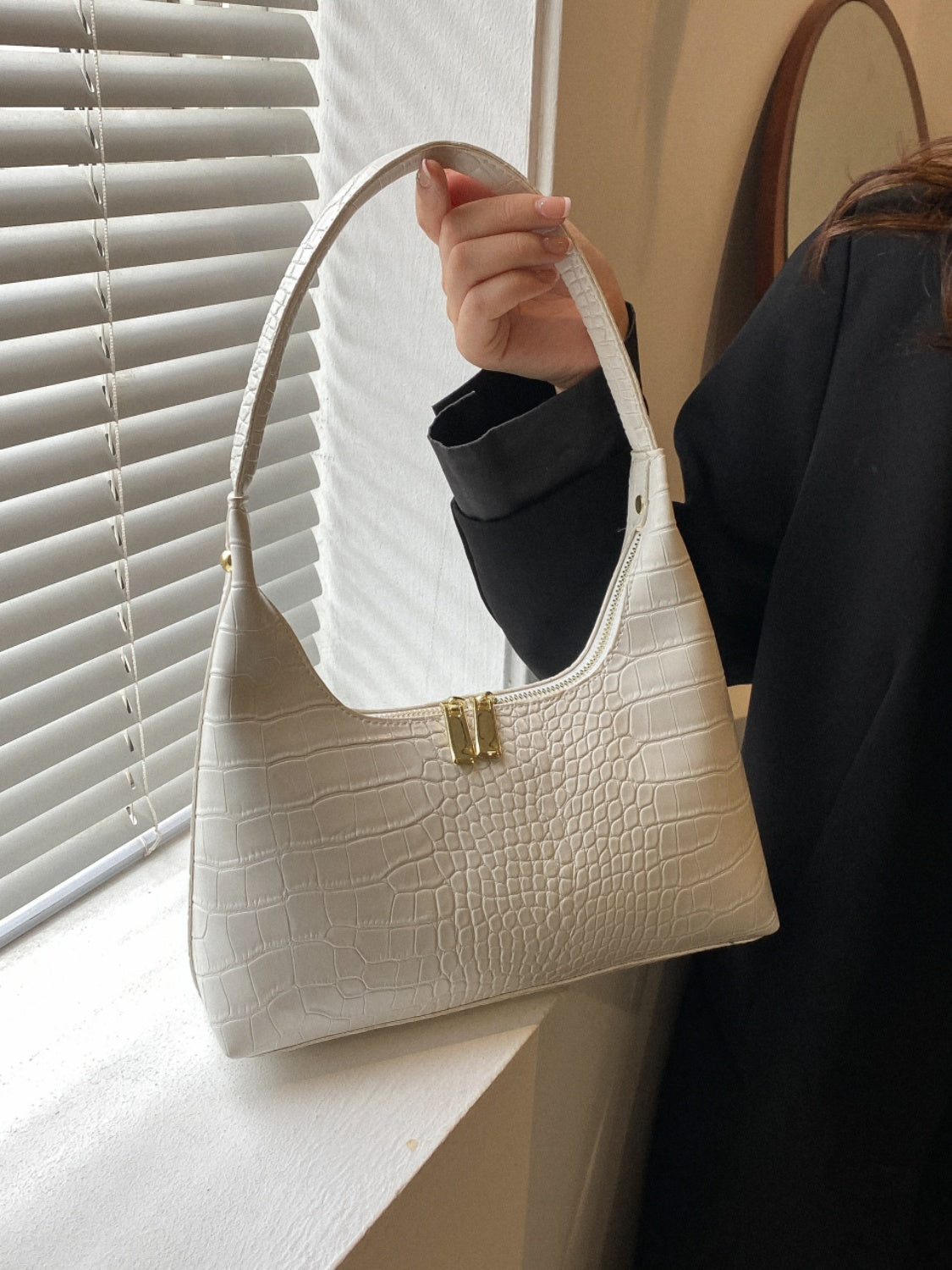 Crocodile Grain Shoulder Bag - felvior