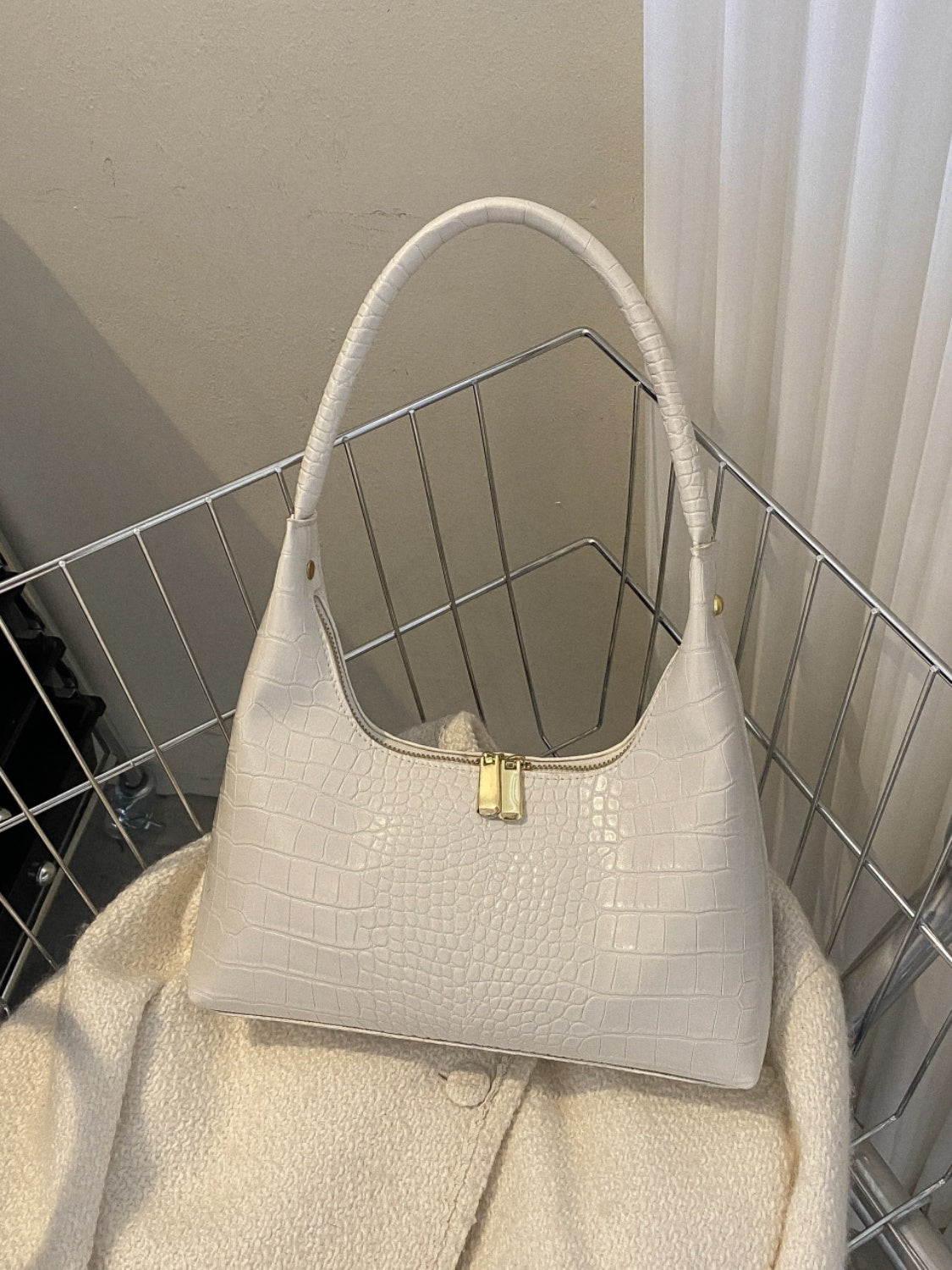 Crocodile Grain Shoulder Bag - felvior