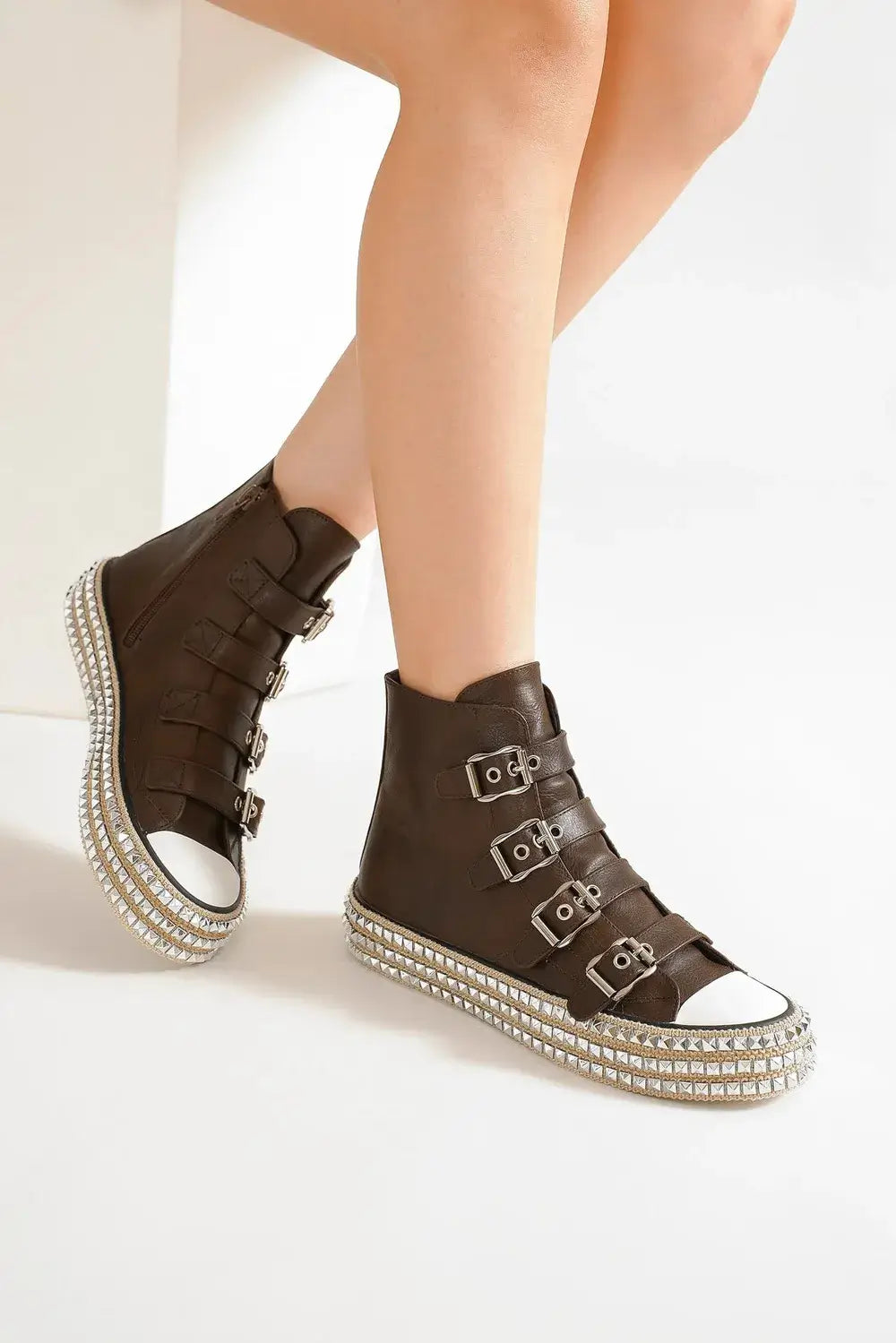 Beast Fashion Multi-Buckle Straps Studded Platform Sneakers Image principale du produit