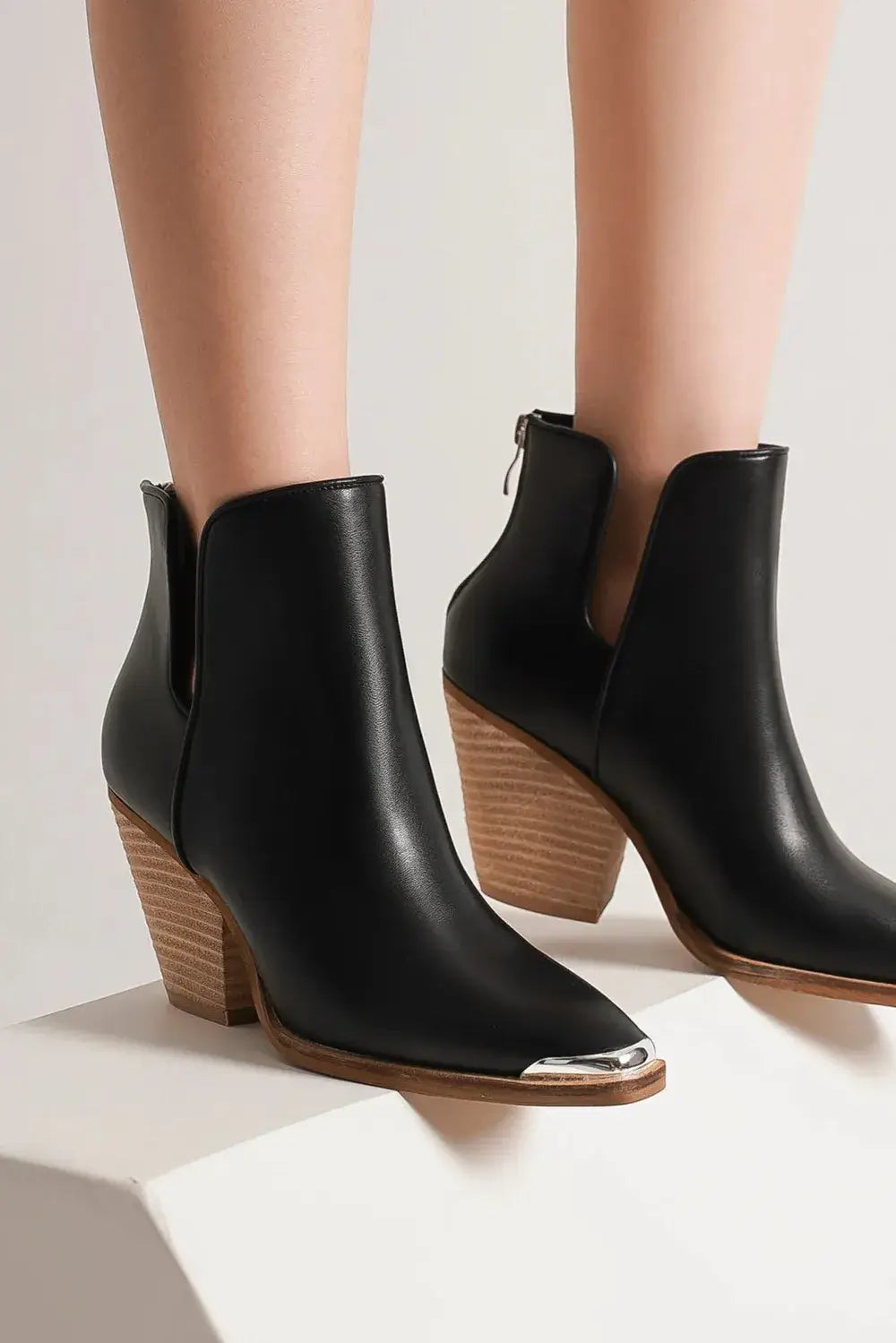 Beast Fashion Pointed Metal-Tip Toe Block Heel Ankle Boots Image principale du produit