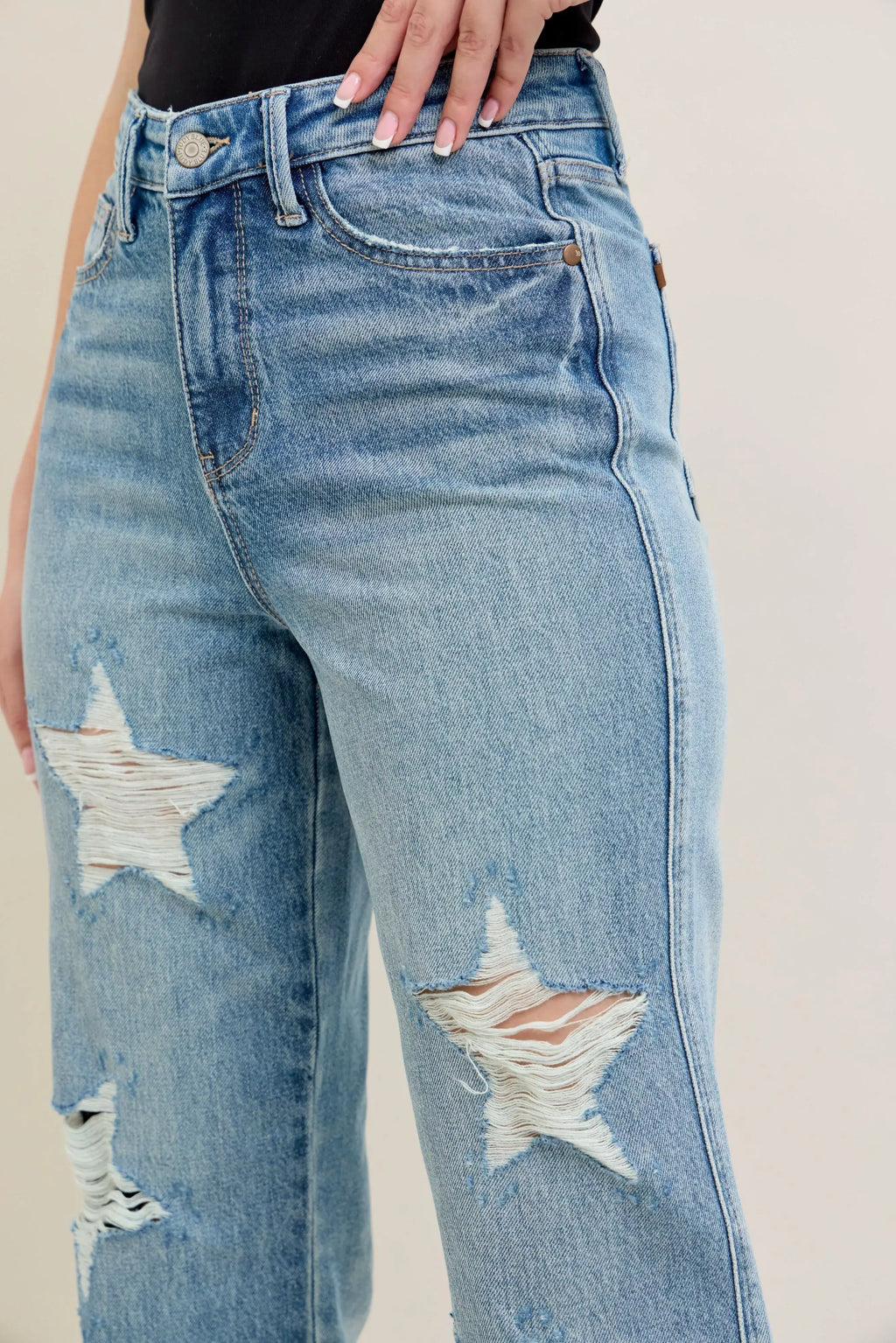 plus size 90s high waist jeans with star-shaped destroy details and straight leg fit