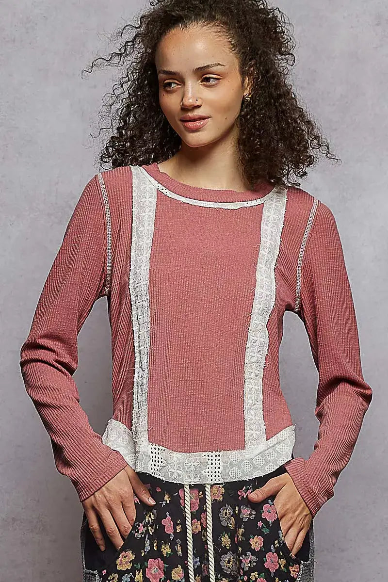 POL Contrast Round Neck Long Sleeve Ribbed Top with Eyelet Patch Image principale du produit