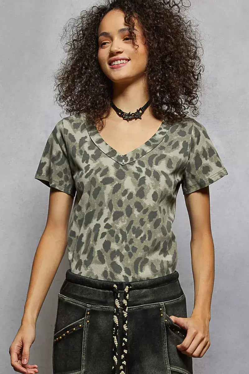 POL Printed V-Neck Short Sleeve T-Shirt Image principale du produit