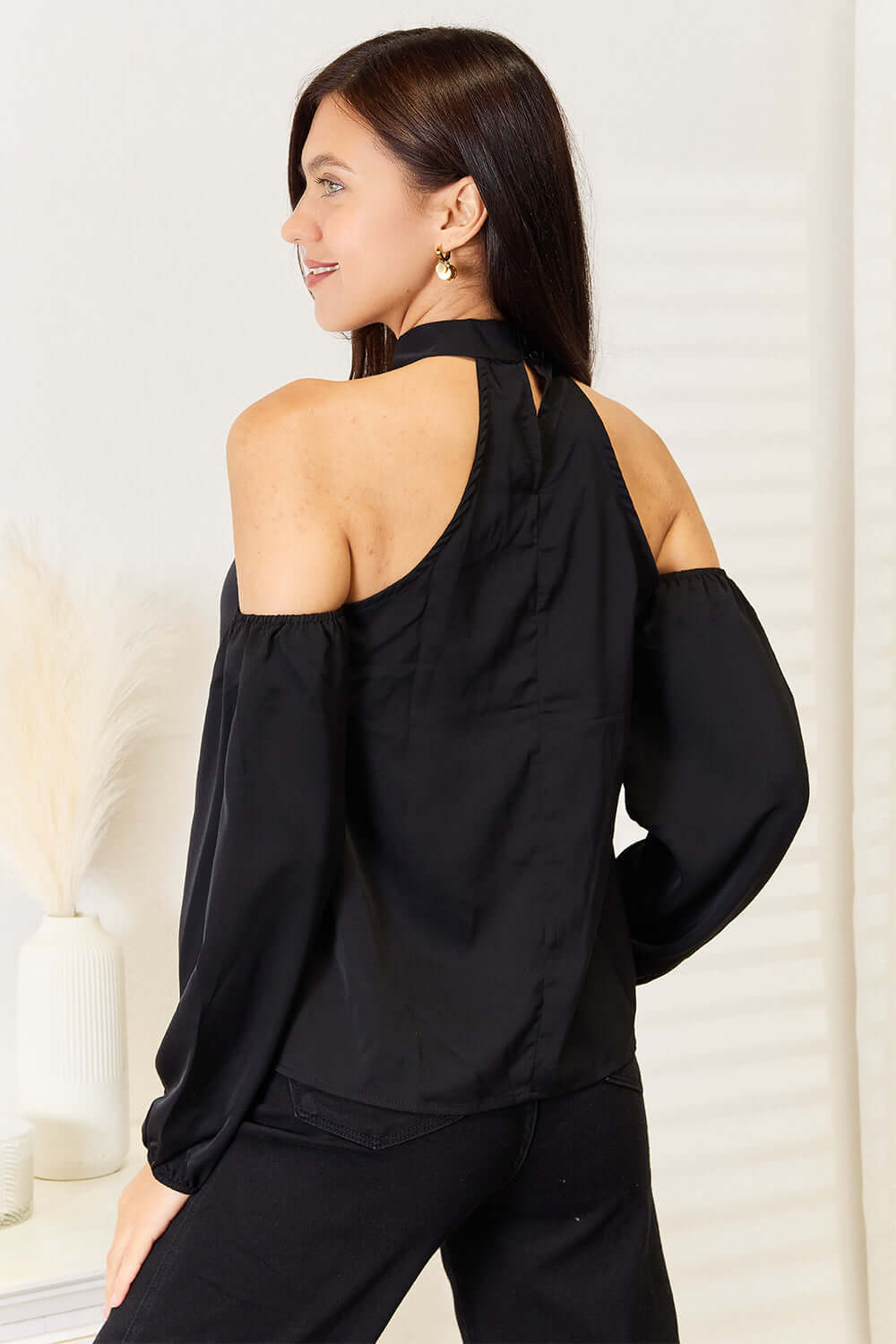 Perfee Grecian Cold Shoulder Long Sleeve Blouse Zweitbild
