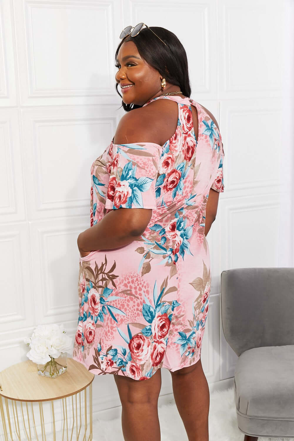 Sew In Love Full Size Fresh-Cut Flowers Cold-Shoulder Dress Zweitbild