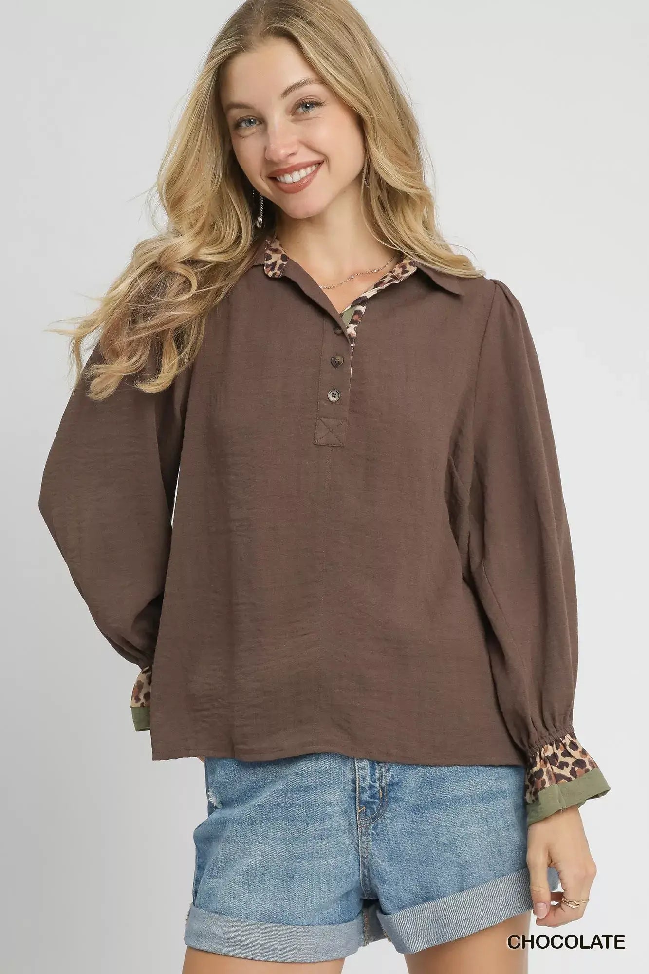 Umgee Half Button Blouse with Leopard Print Trim Hauptbild
