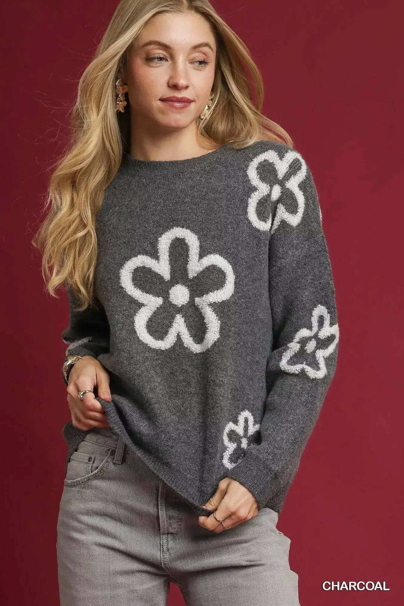 Umgee Round Neck Sweater with Floral Accents Image principale du produit