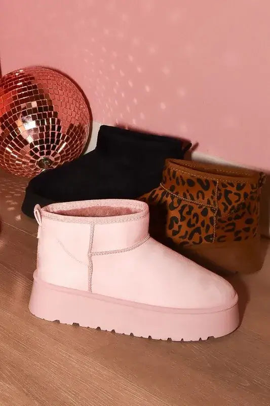 WILD DIVA Leopard Suede Round Toe Platform Booties Hauptbild