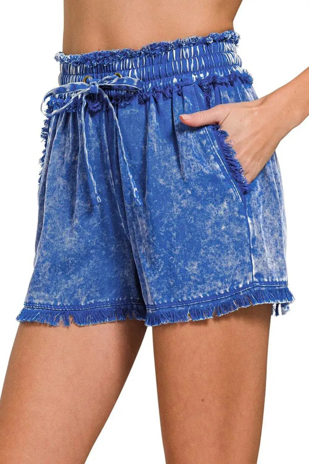 Zenana Mineral Frayed Hem Washed Shorts Image principale du produit