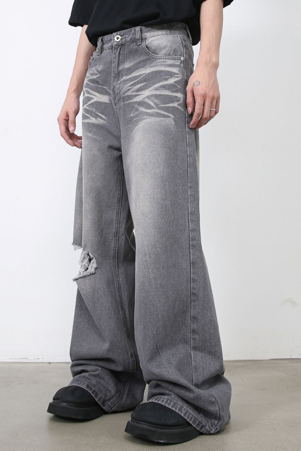 Men's Distressed Wide Leg Jeans Hauptbild