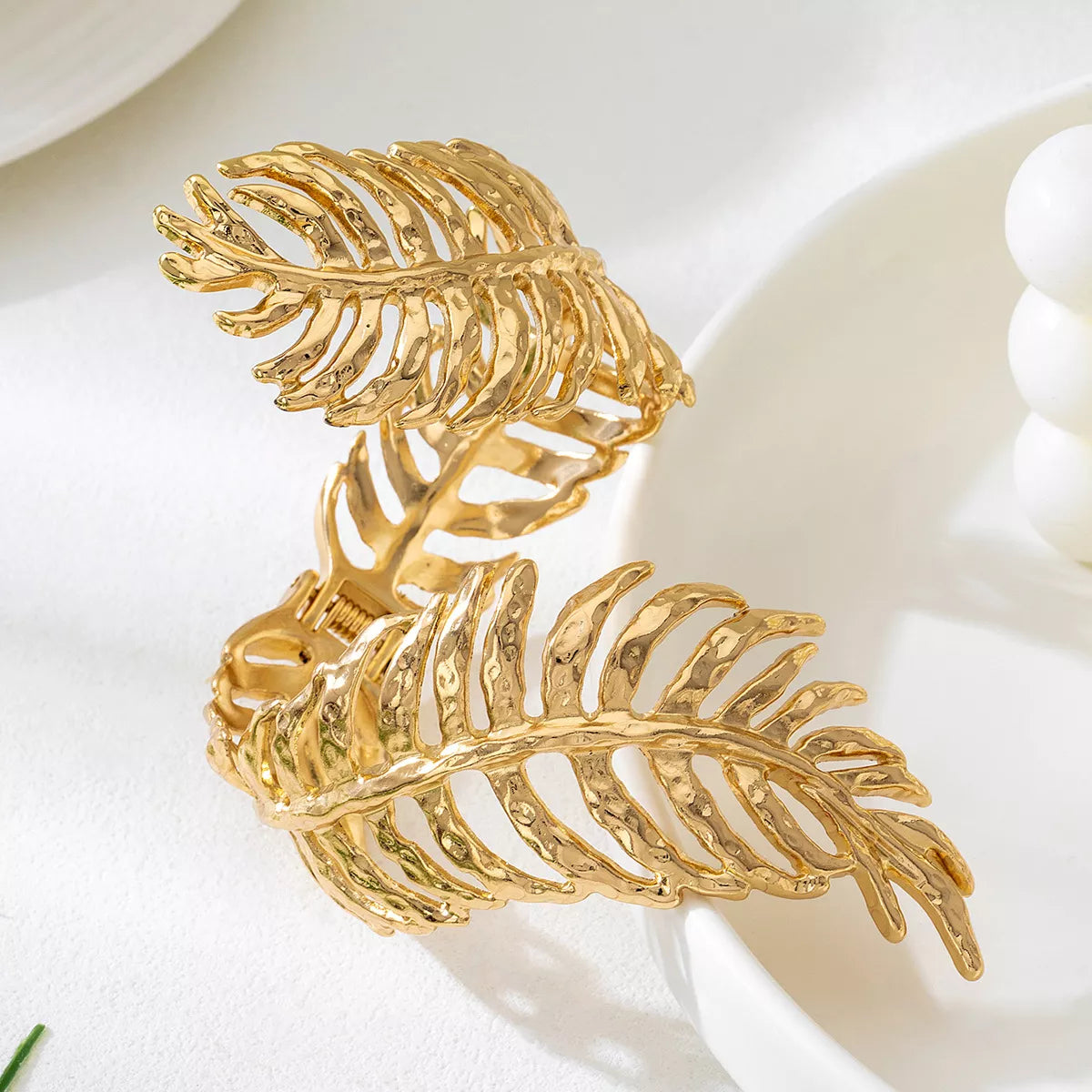 18K Gold-Plated Alloy Leaf Bracelet Secondary image