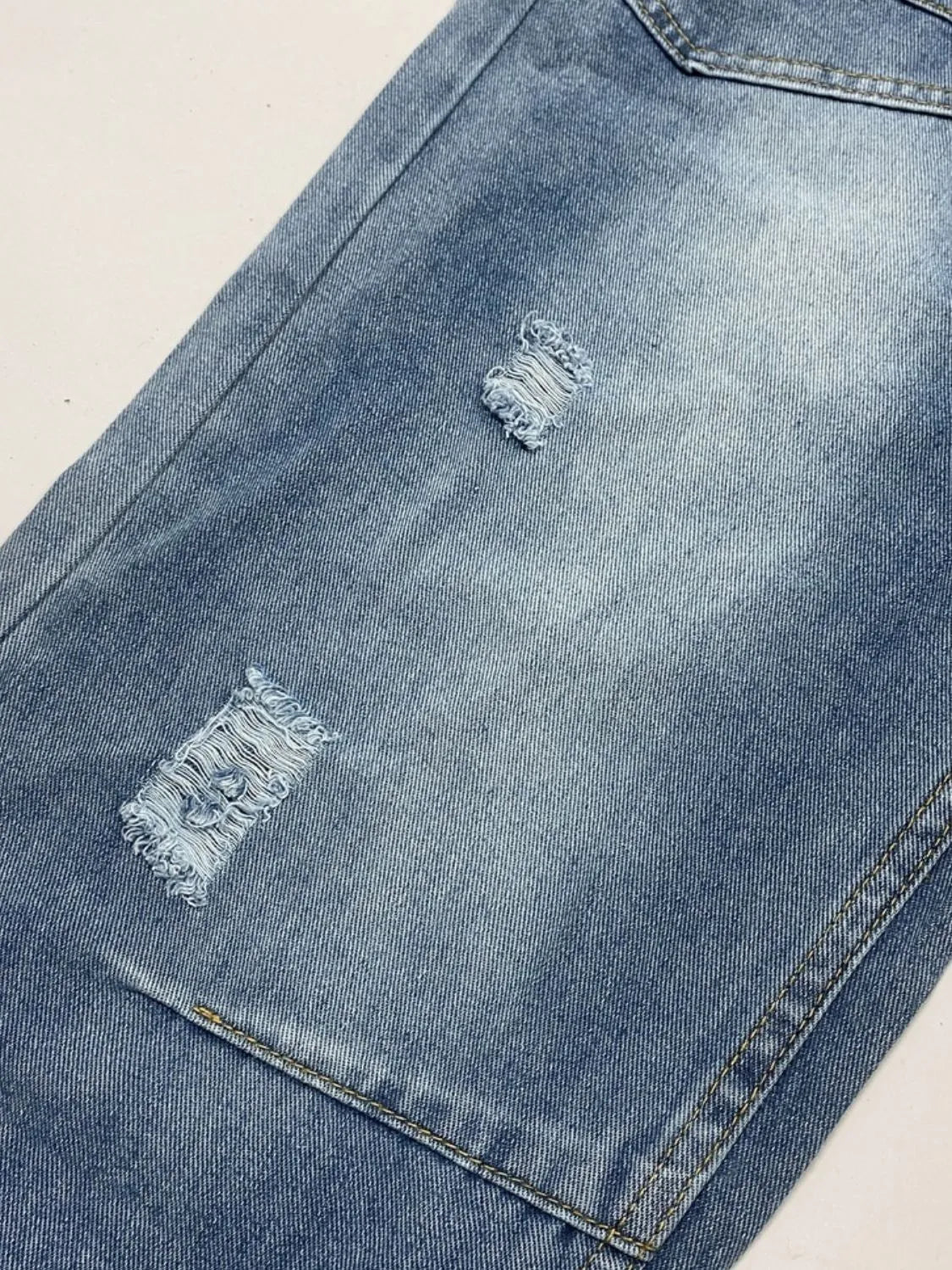 Distressed Jeans with Pockets