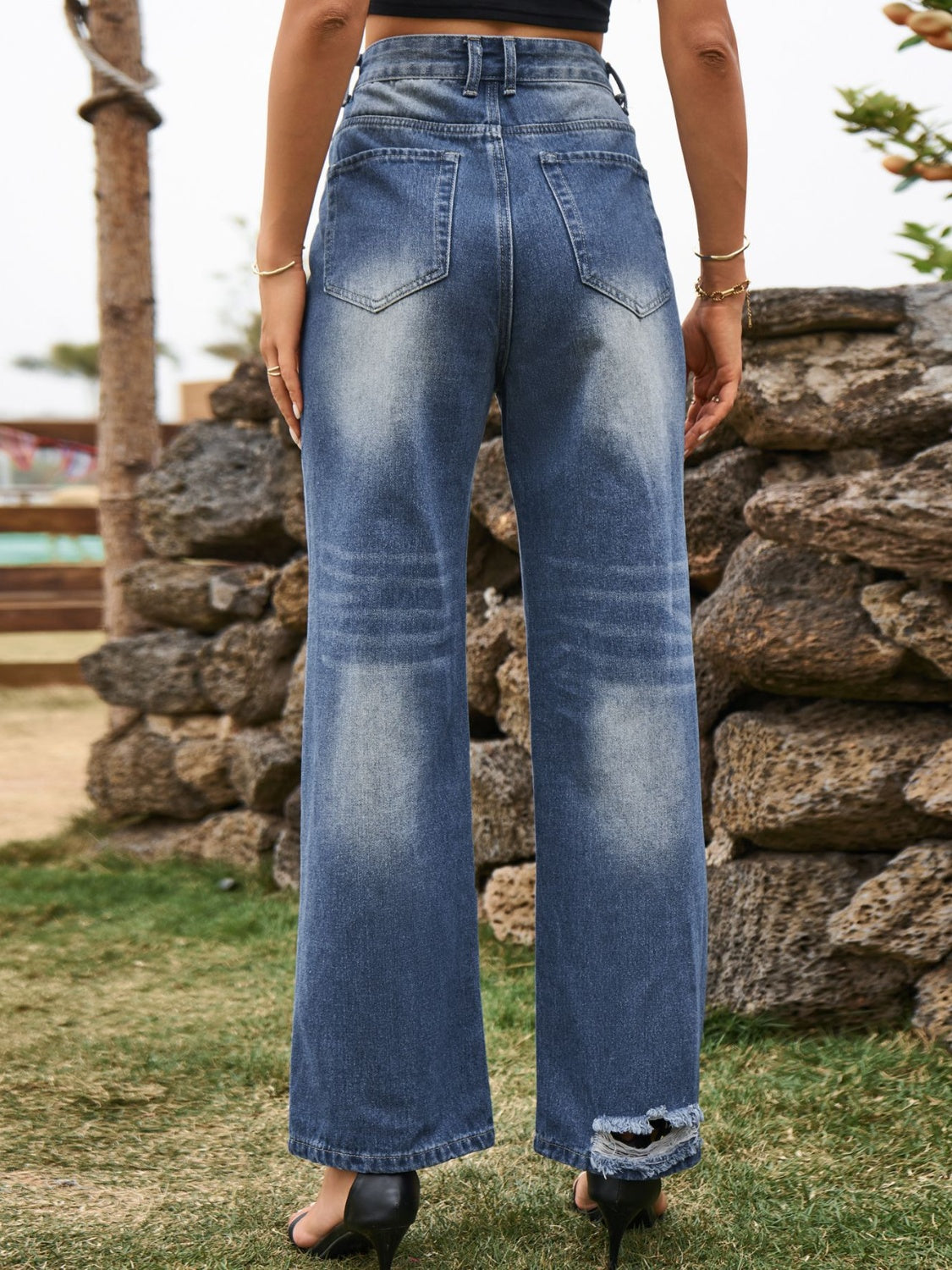 Distressed Jeans with Pockets - felvior