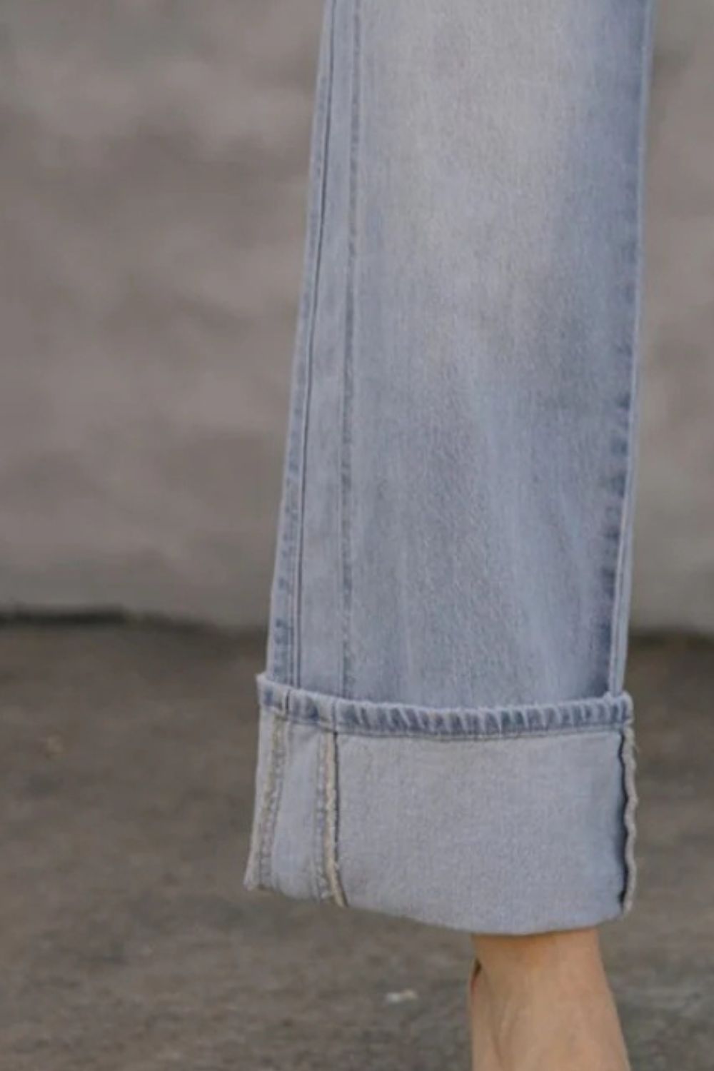 Straight Leg Jeans with Pockets - felvior