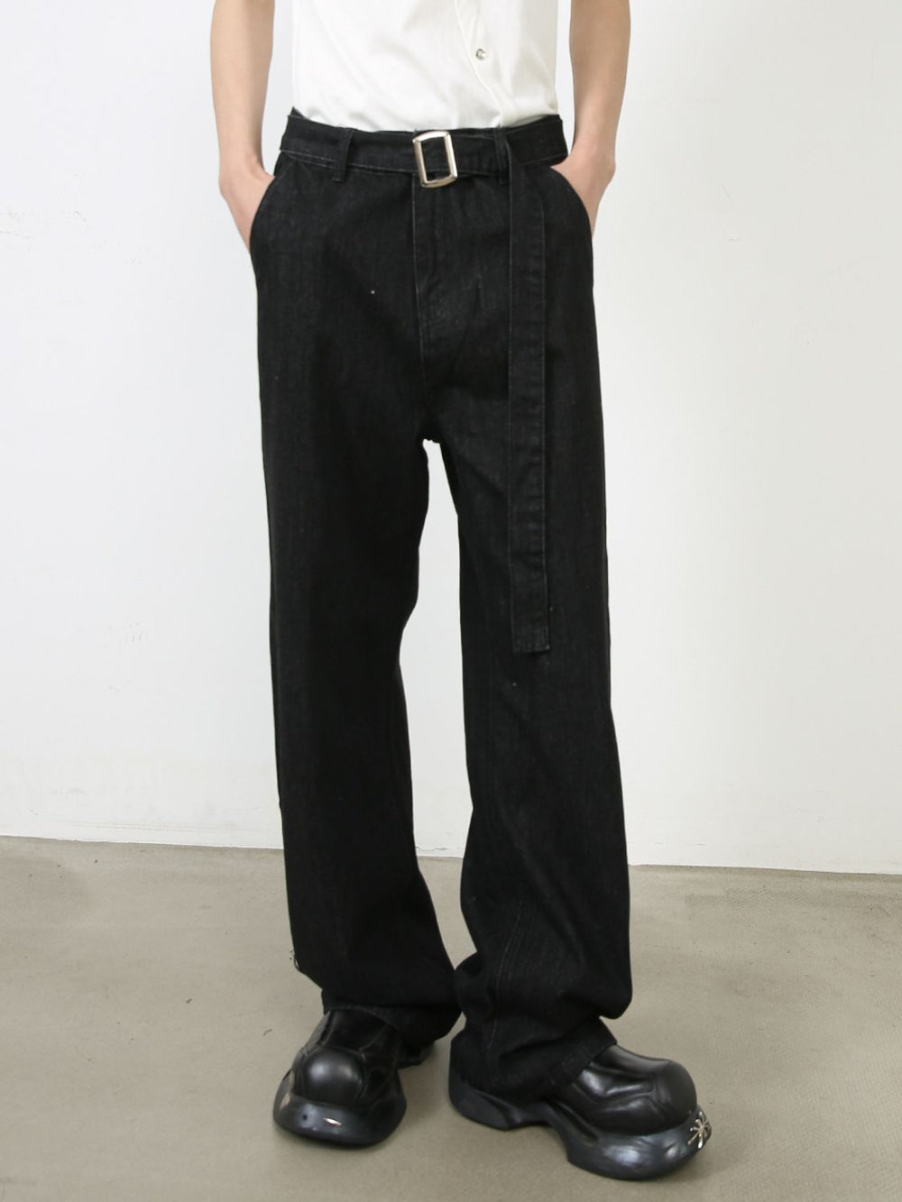 Men's Loose Fit Jeans with Pockets
