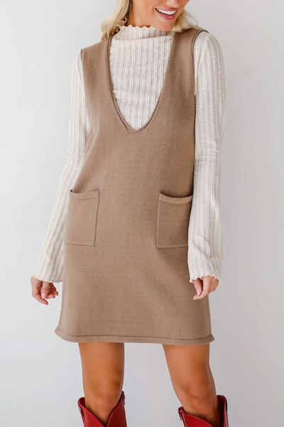 Lovelet Mini-Pulloverkleid mit Taschen und V-Ausschnitt Zweitbild