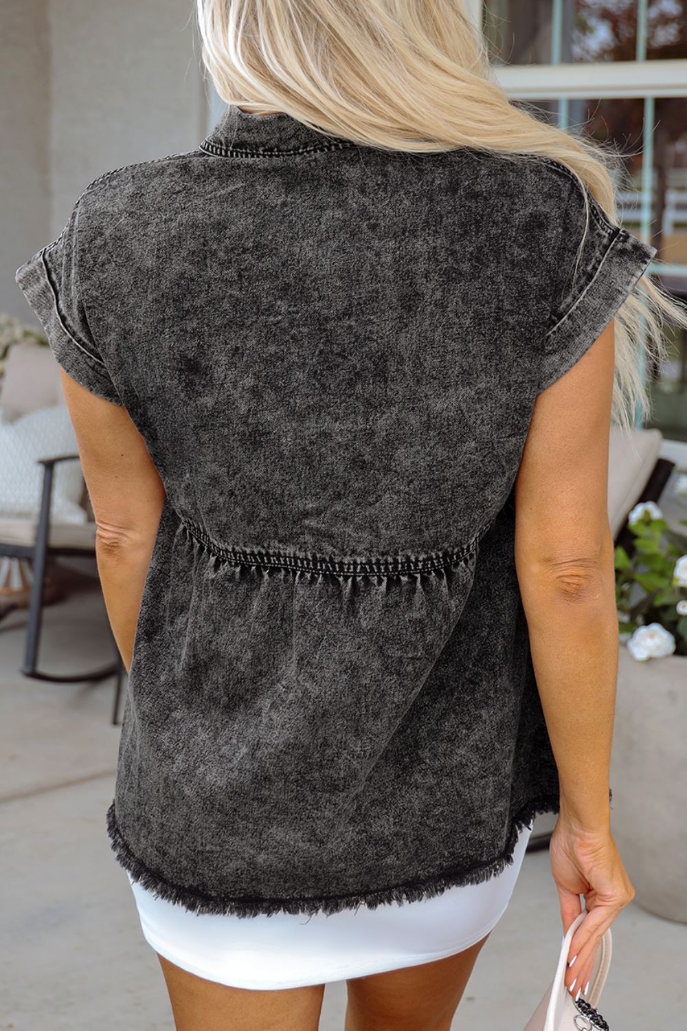 Short Sleeve Flap Pocket Button Up Raw Hem Denim Shirt Zweitbild