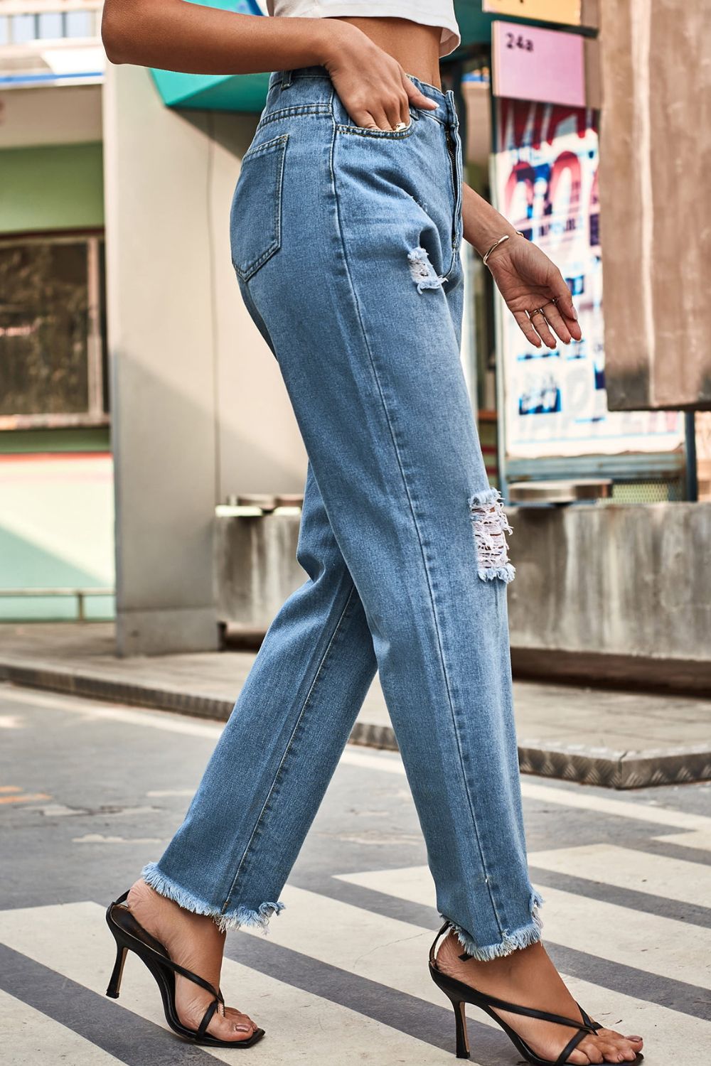 Distressed Buttoned Loose Fit Jeans - felvior