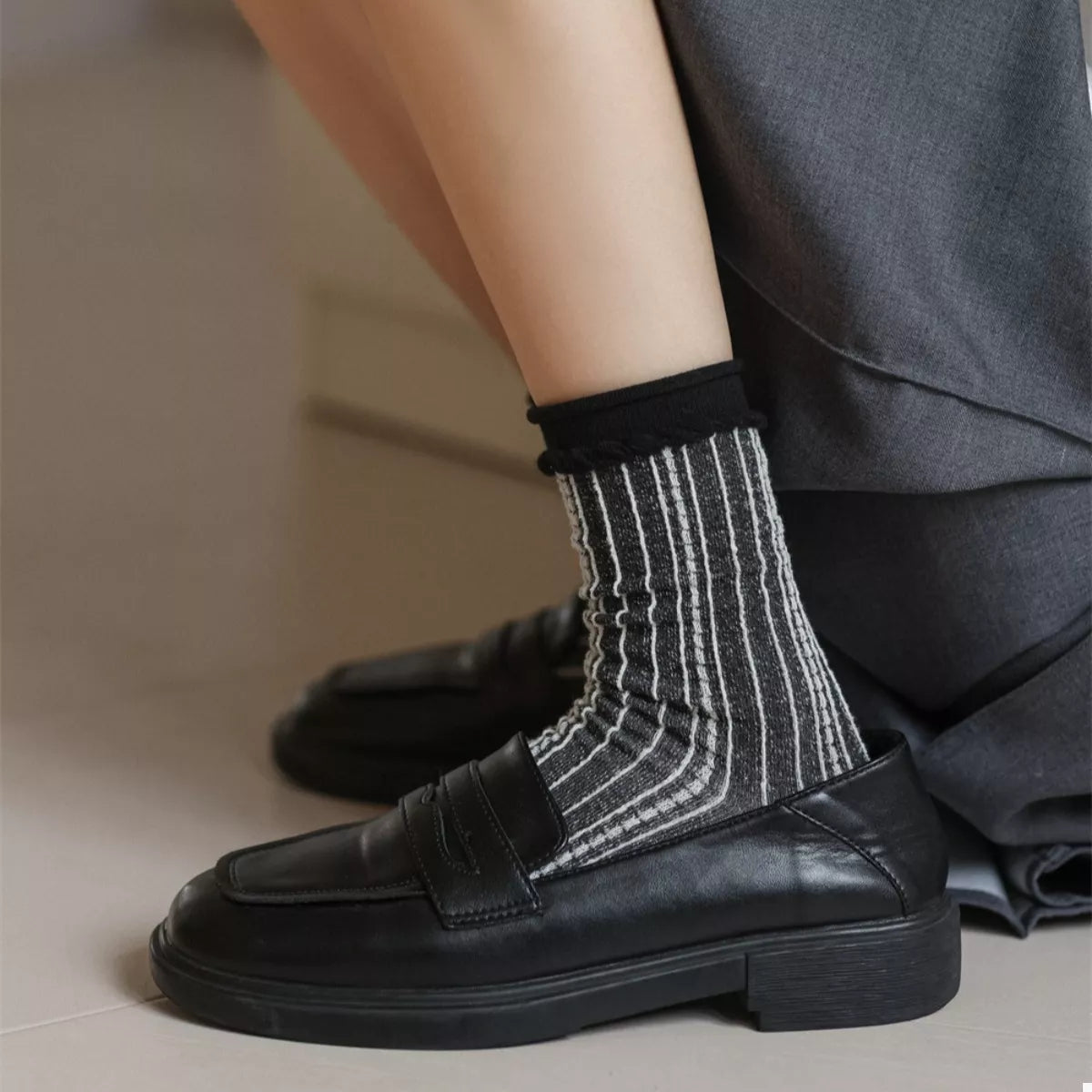 Two-Tone Cotton Knit Crew Socks Secondary image