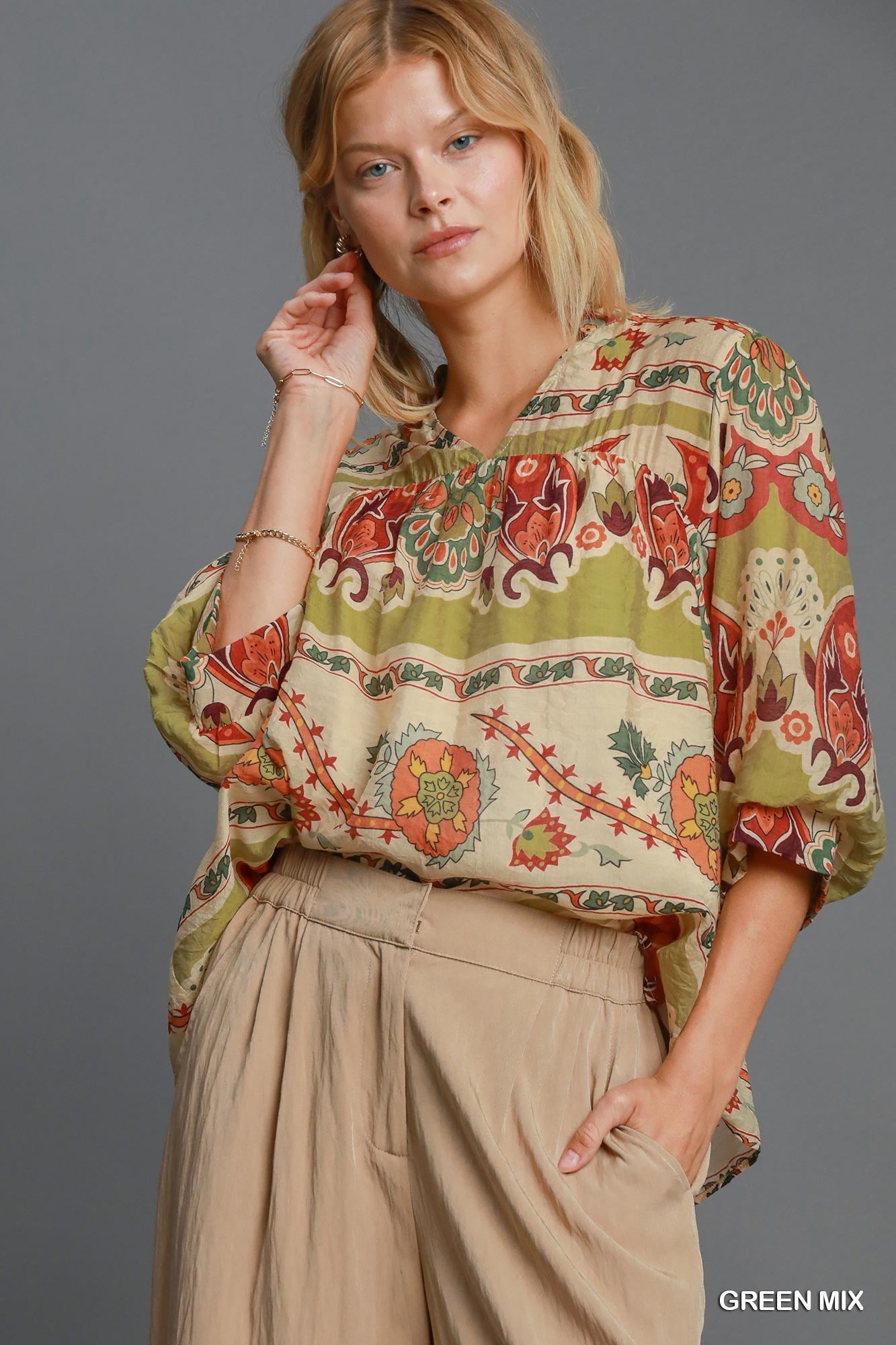 Umgee Full Size Border Print Notched 3/4 Puff Sleeve Blouse Plus Size Hauptbild