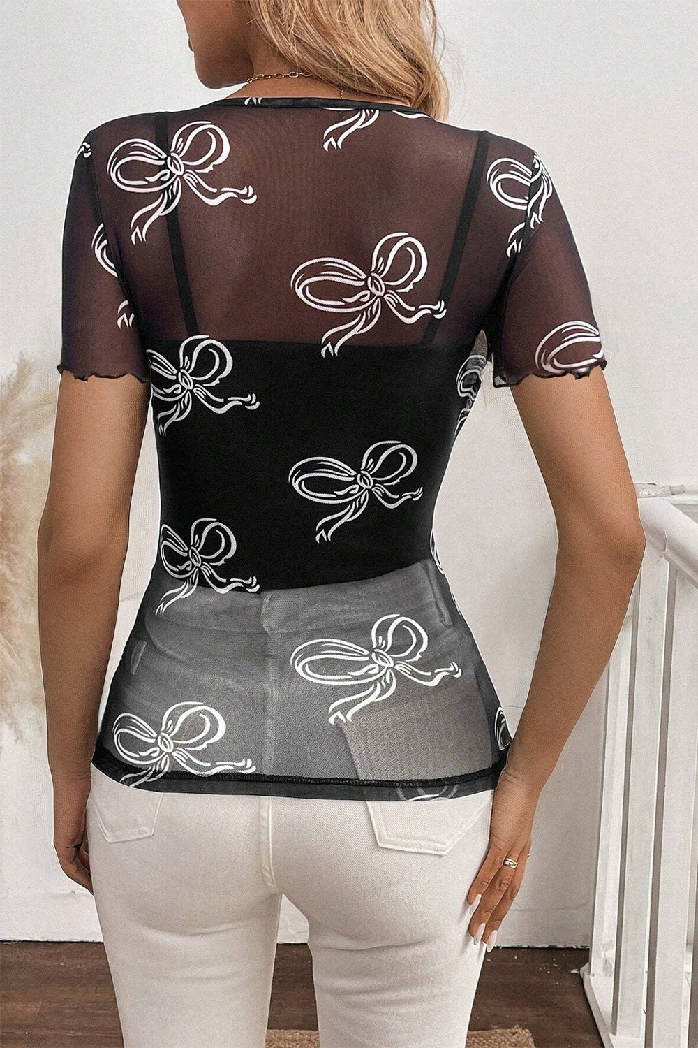 T-Shirt mit Rundhalsausschnitt und Schleife Zweitbild