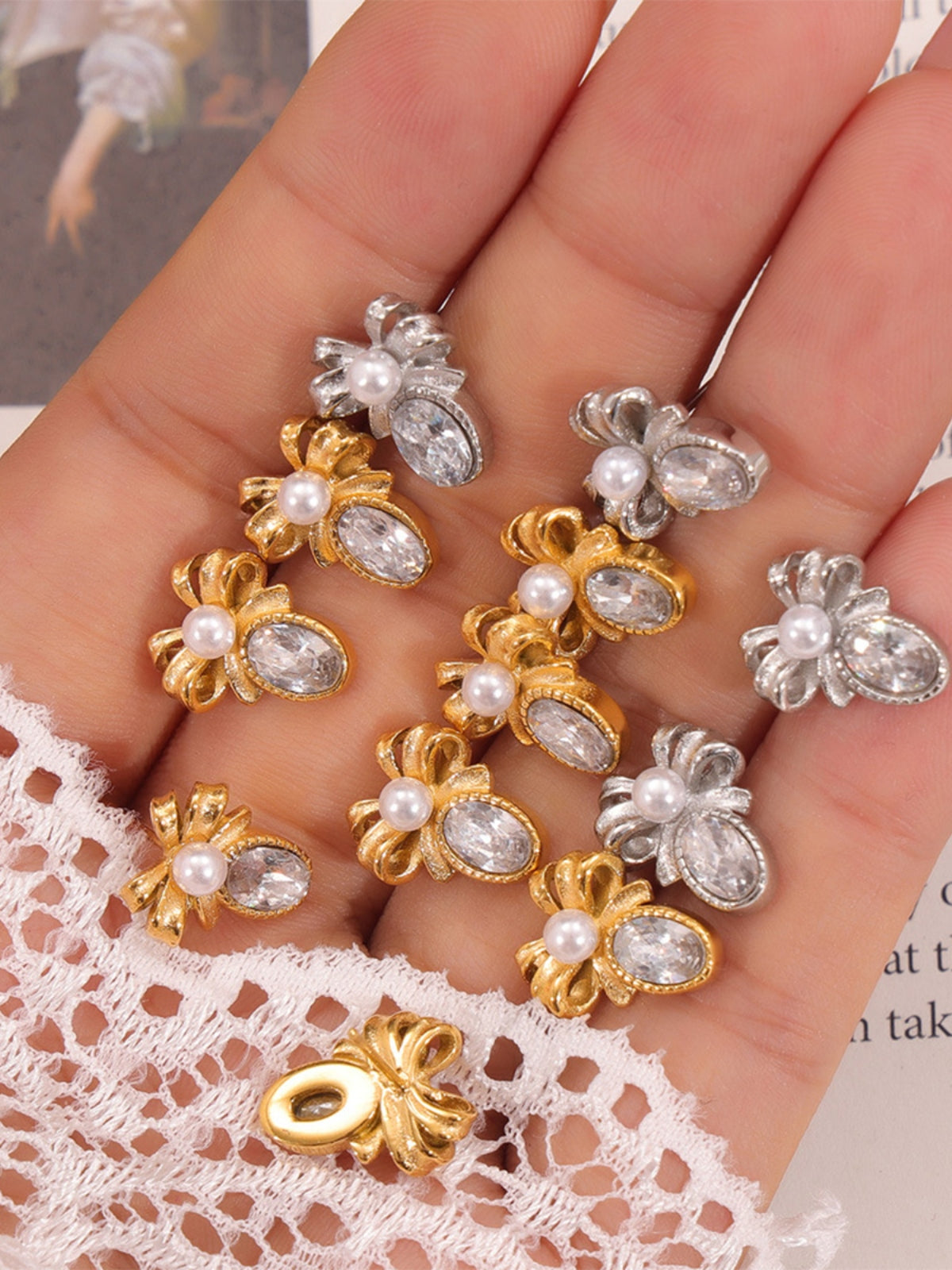 Ohrstecker mit Schleife aus Titanstahl Zweitbild