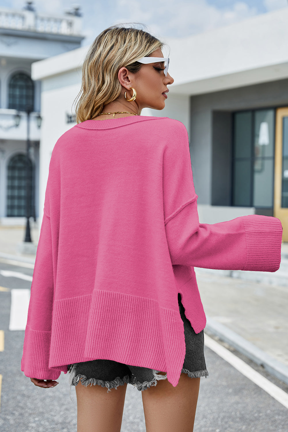 Pullover mit Rundhalsausschnitt und langen Ärmeln und hohem Schlitz Zweitbild