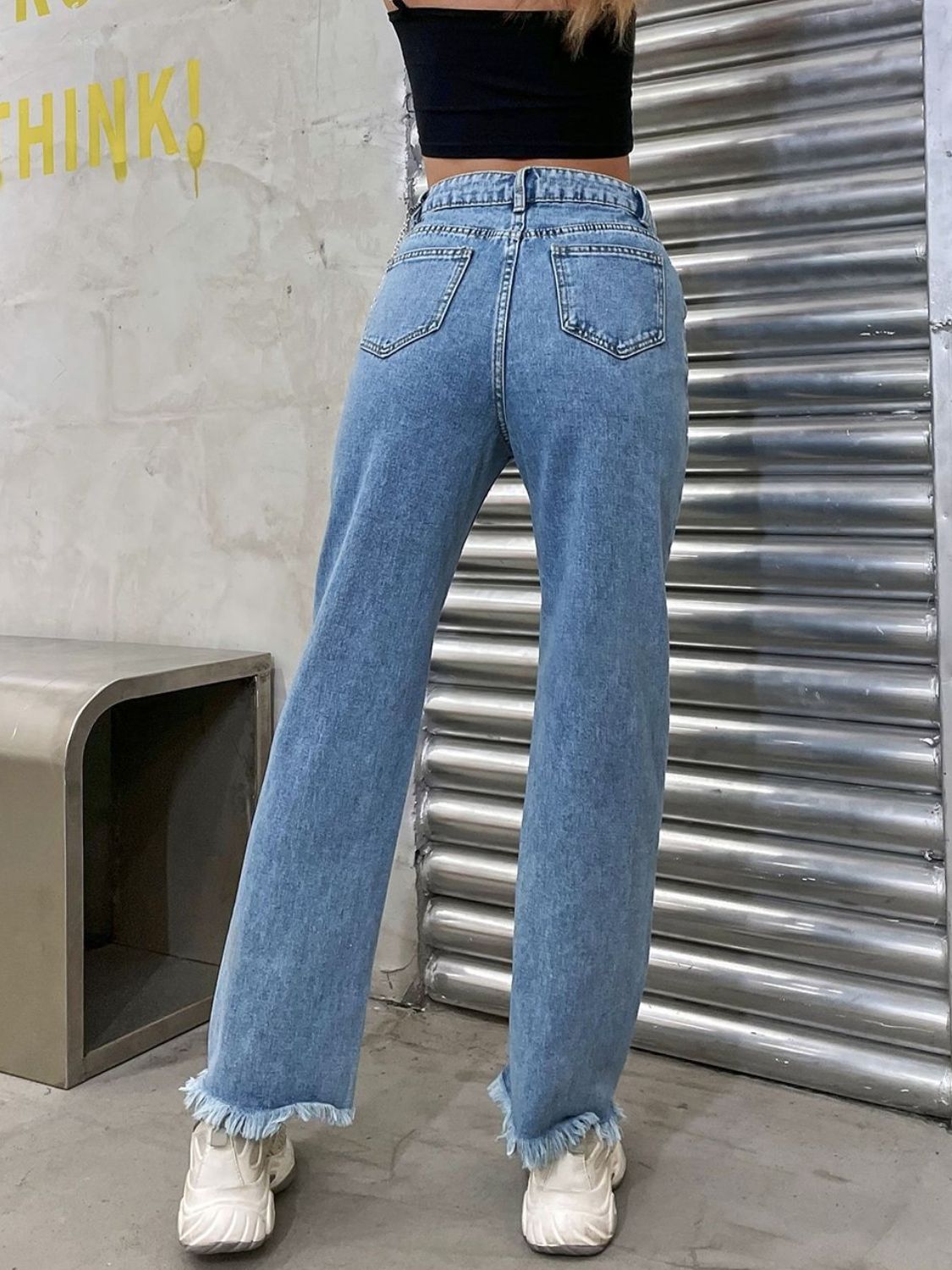 Jeans mit ungesäumtem Saum und Taschen Zweitbild