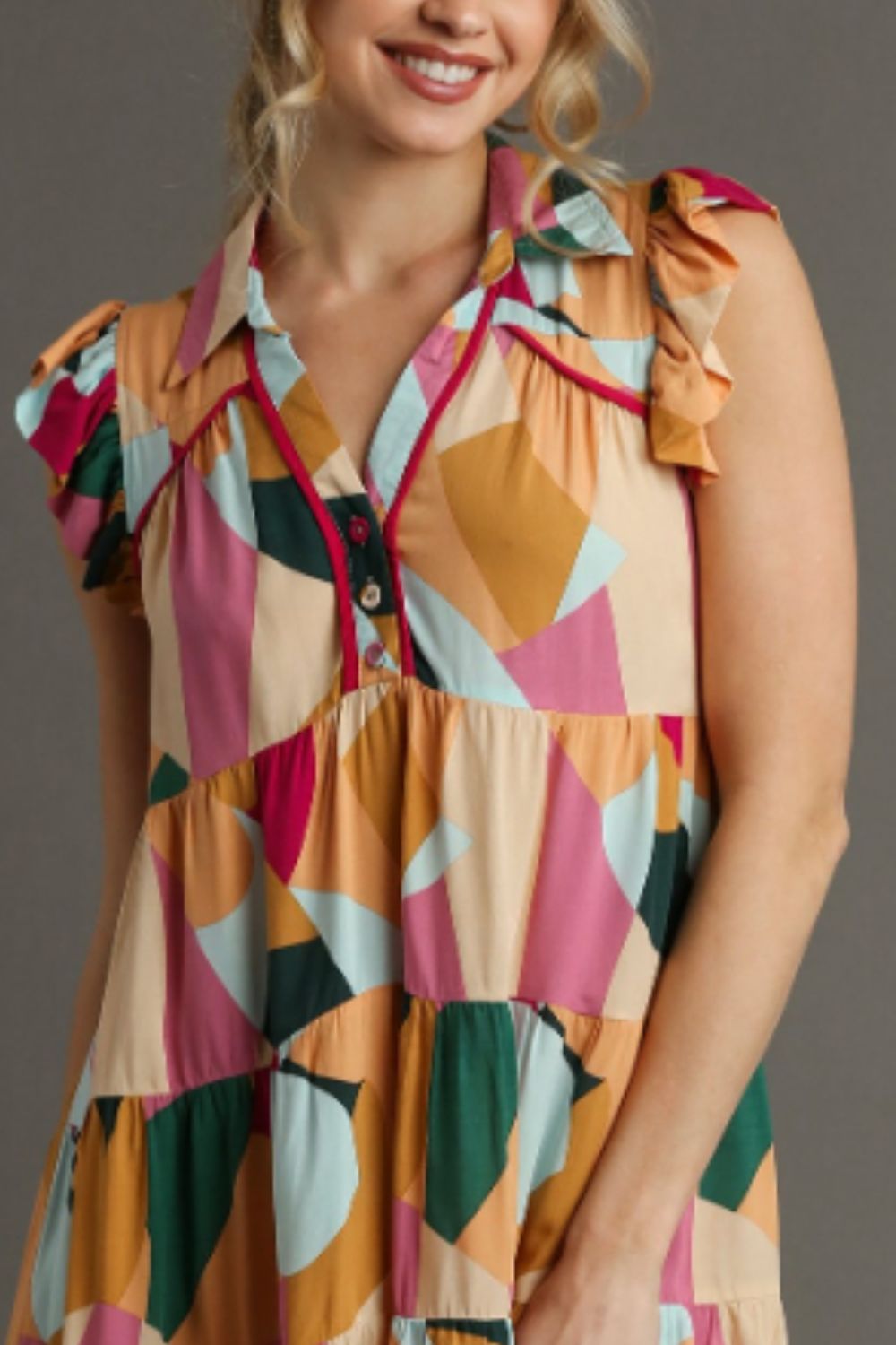 Robe courte Umgee grande taille avec boutons et manches à volants Image secondaire du produit