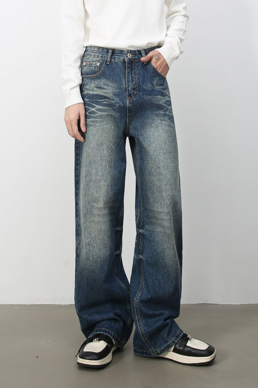 Men's Washed Wide Leg Jeans with Pockets
