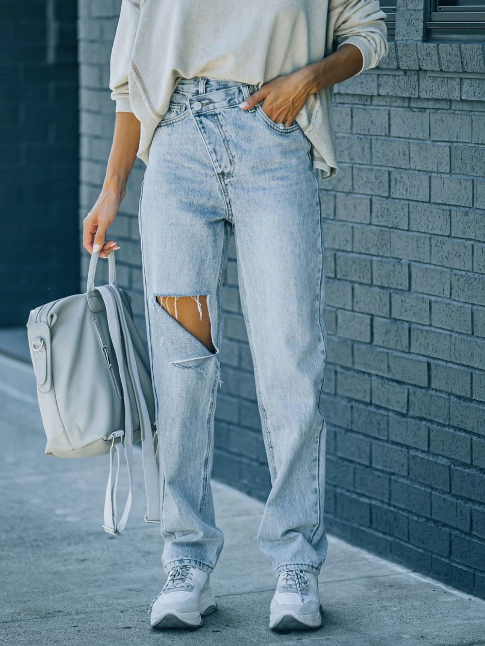 Distressed Asymmetric Waist Jeans - felvior