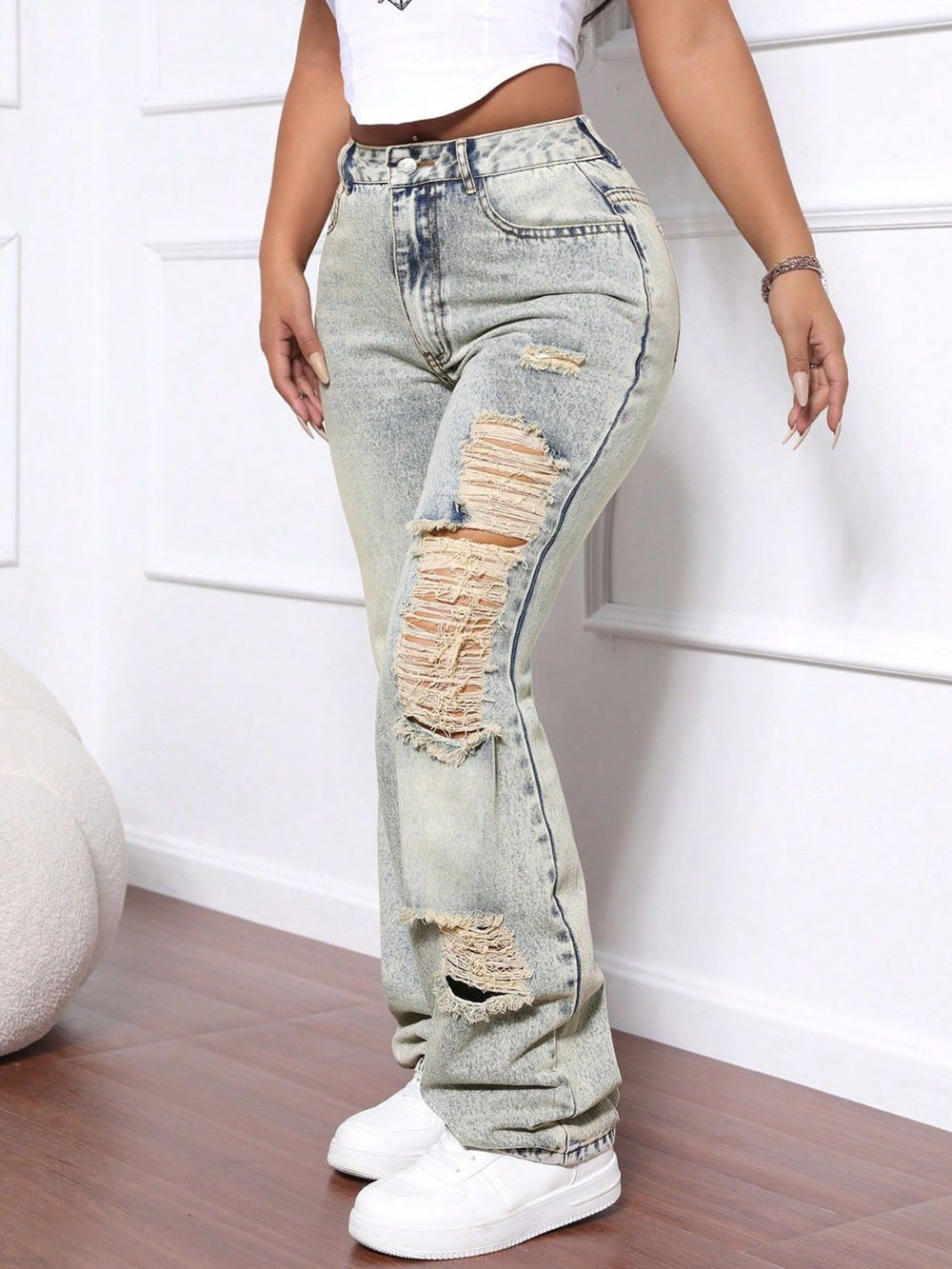 Distressed High Waist Jeans