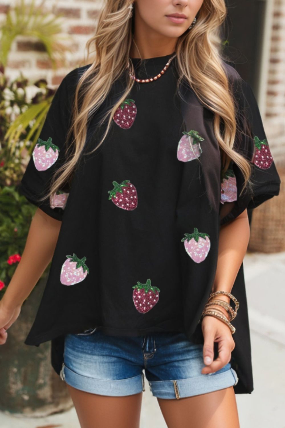 Sequin Strawberry High Low Half Sleeve Relaxed Fit T-Shirt Image principale du produit