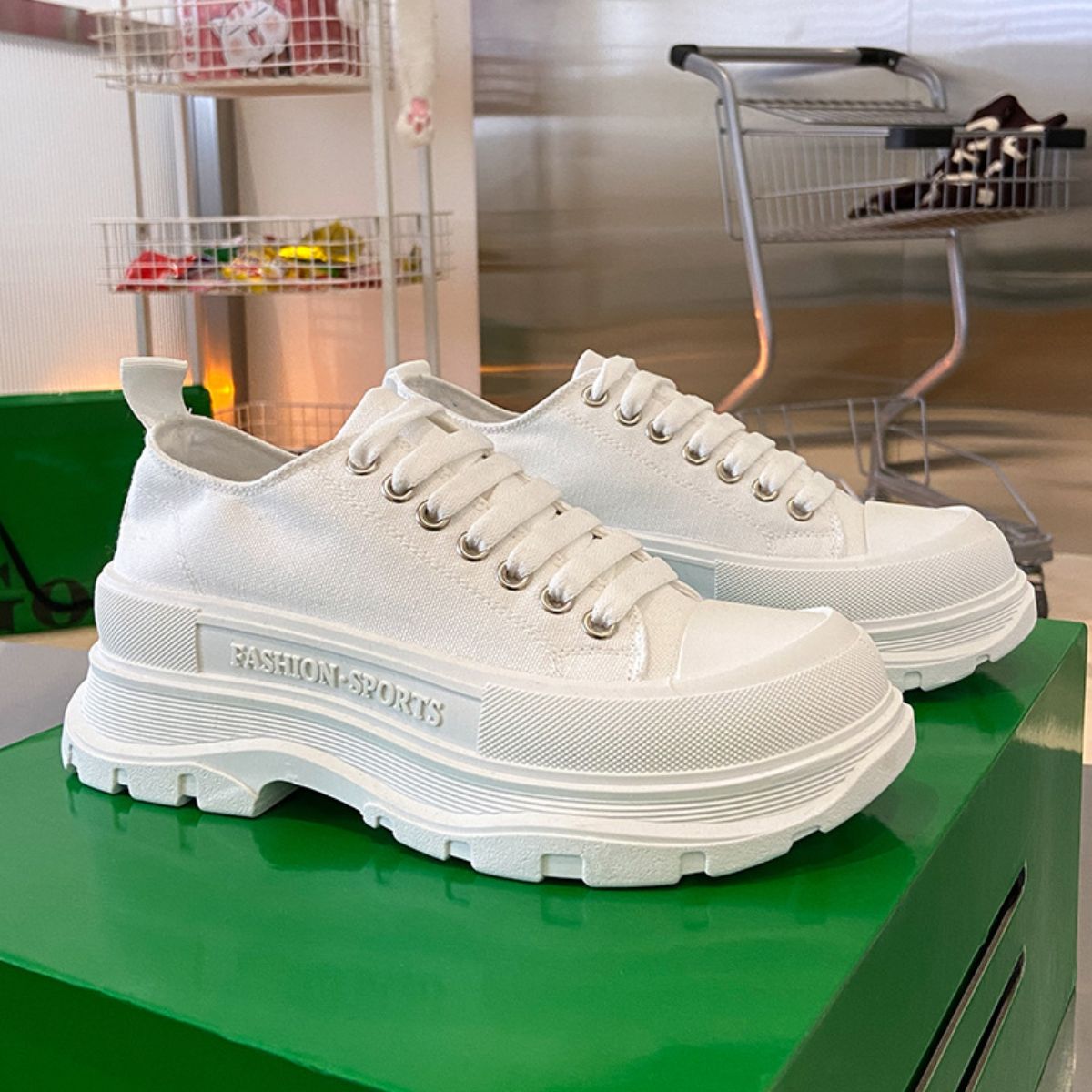 Lace Up Round Toe Platform Sneakers - felvior