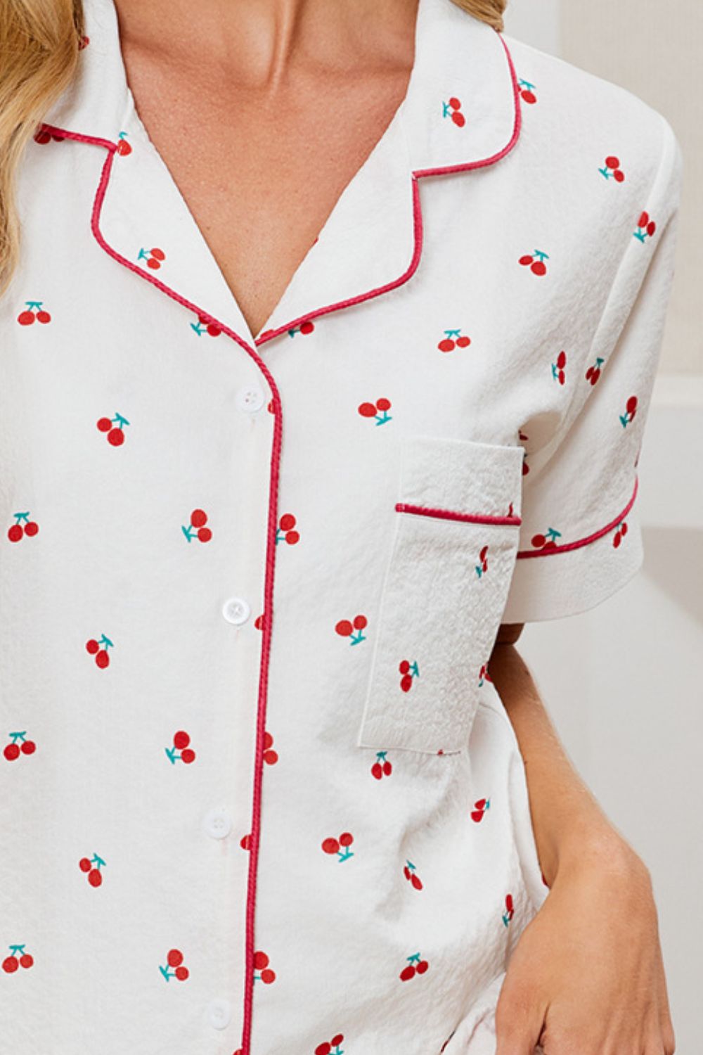 Ensemble de détente haut à col et short à imprimé joyeux Image secondaire du produit