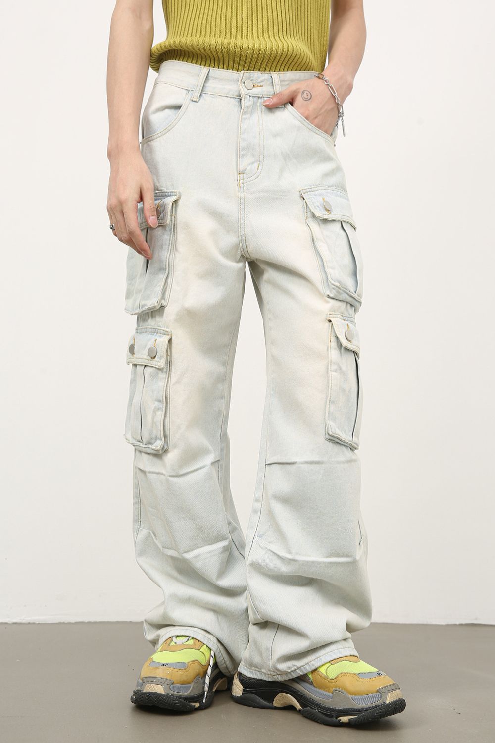 Men's Mid Rise Jeans with Cargo Pockets Zweitbild