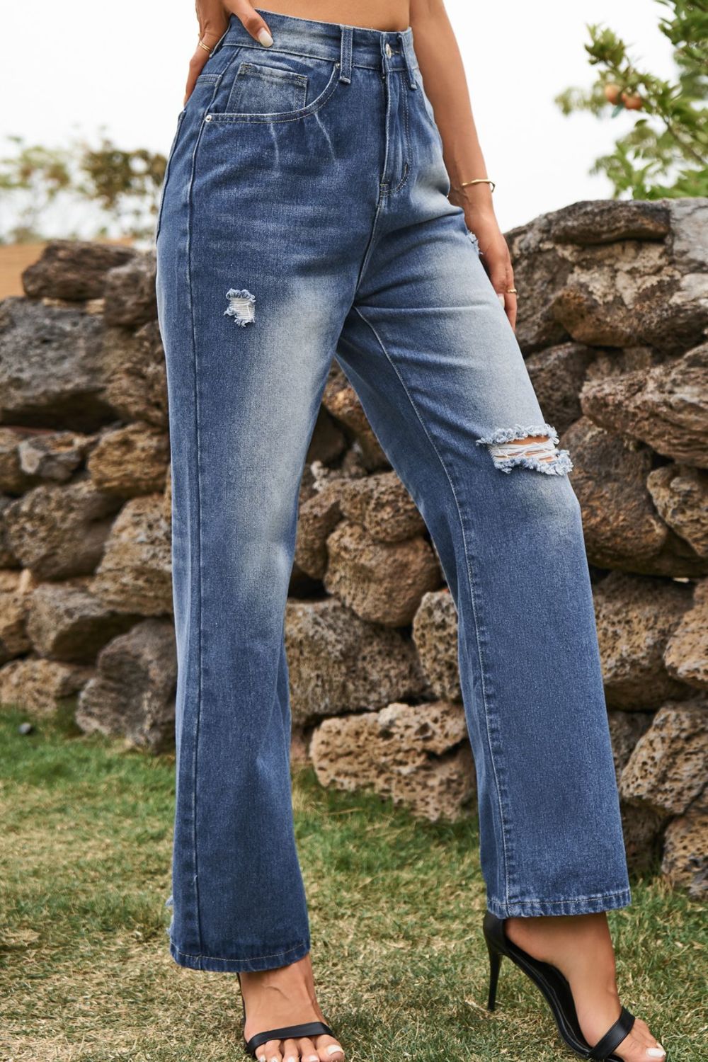 Distressed Buttoned Loose Fit Jeans - felvior