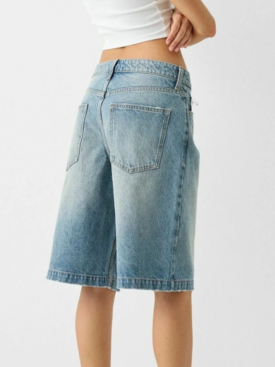 Jeansshorts mit hoher Taille und Taschen Zweitbild